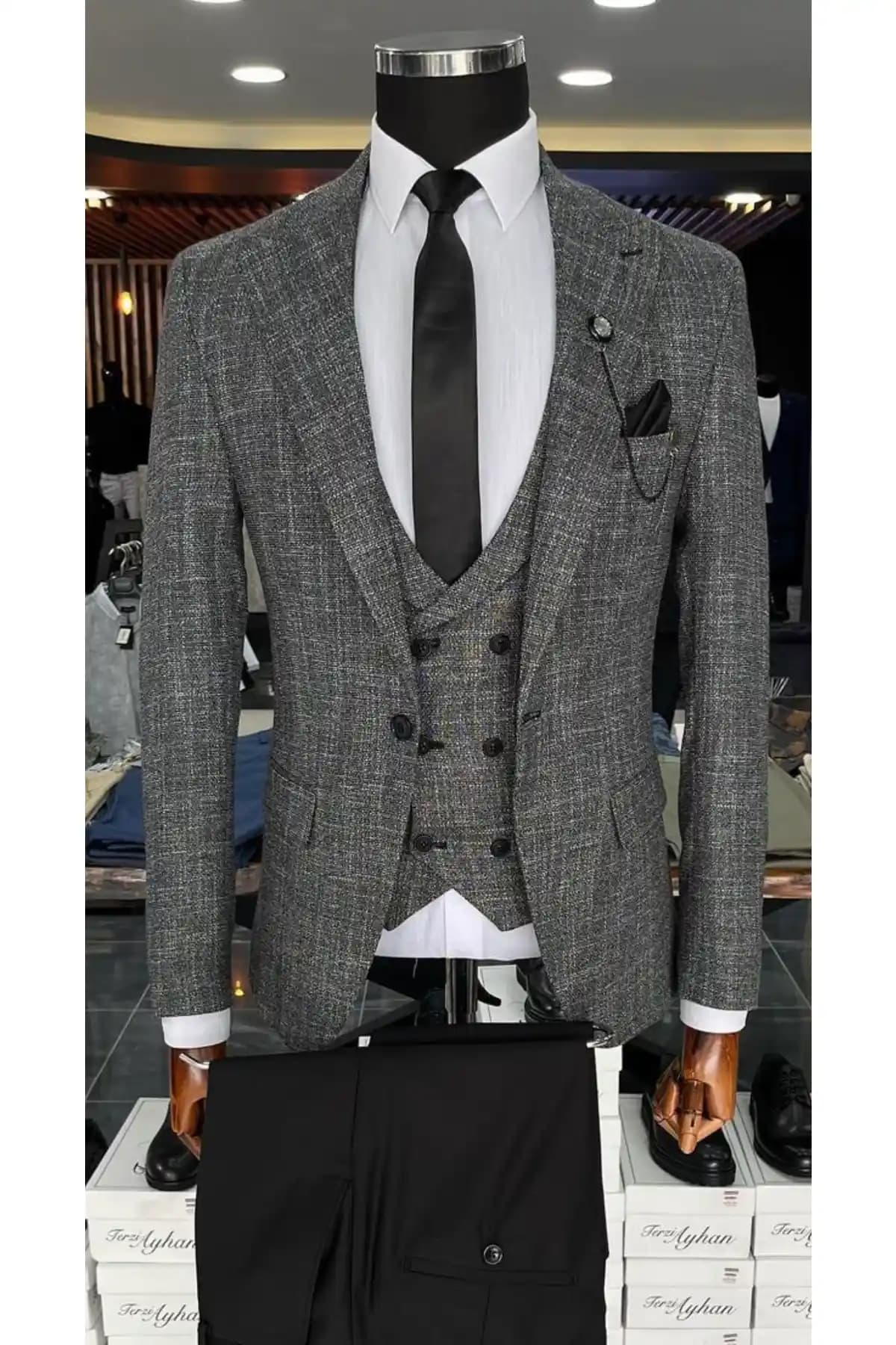 Nişan İçin Takım Elbise Seçimi Rehberi: Trendler ve Stil İpuçlarıyla Şıklık