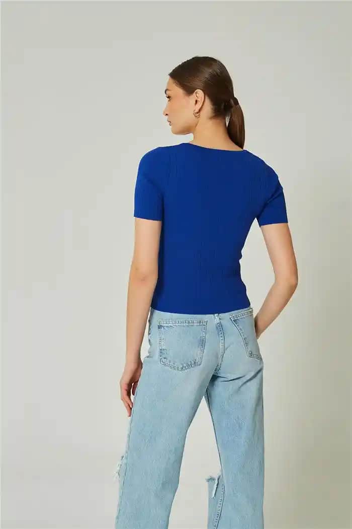 Nisan Kazakları Moda Dünyasında Popülerlik Kazanan Bahar Trendleri ve Kombinasyon İpuçları