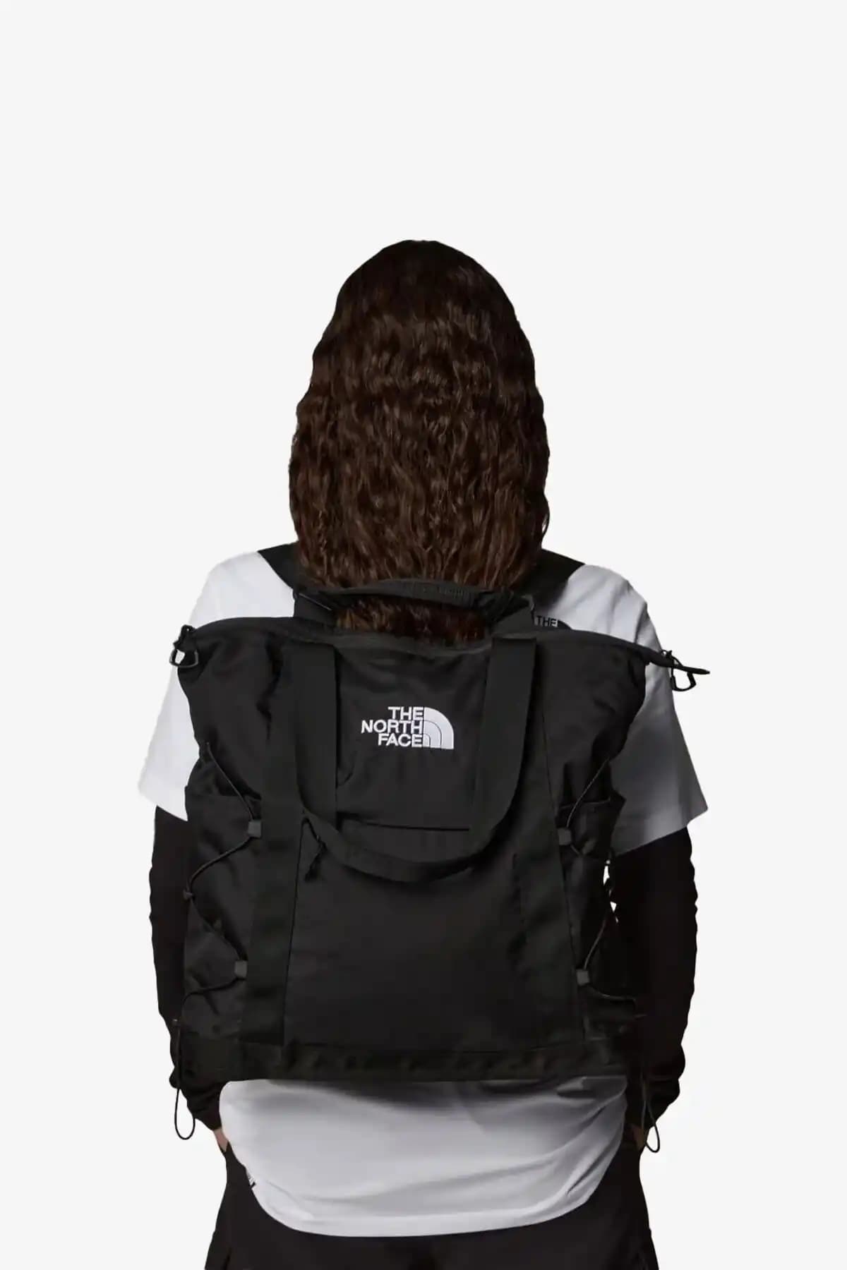 North Face Omuz Çantası: Moda ve Fonksiyonelliğin Birleştiği Güncel Trendler