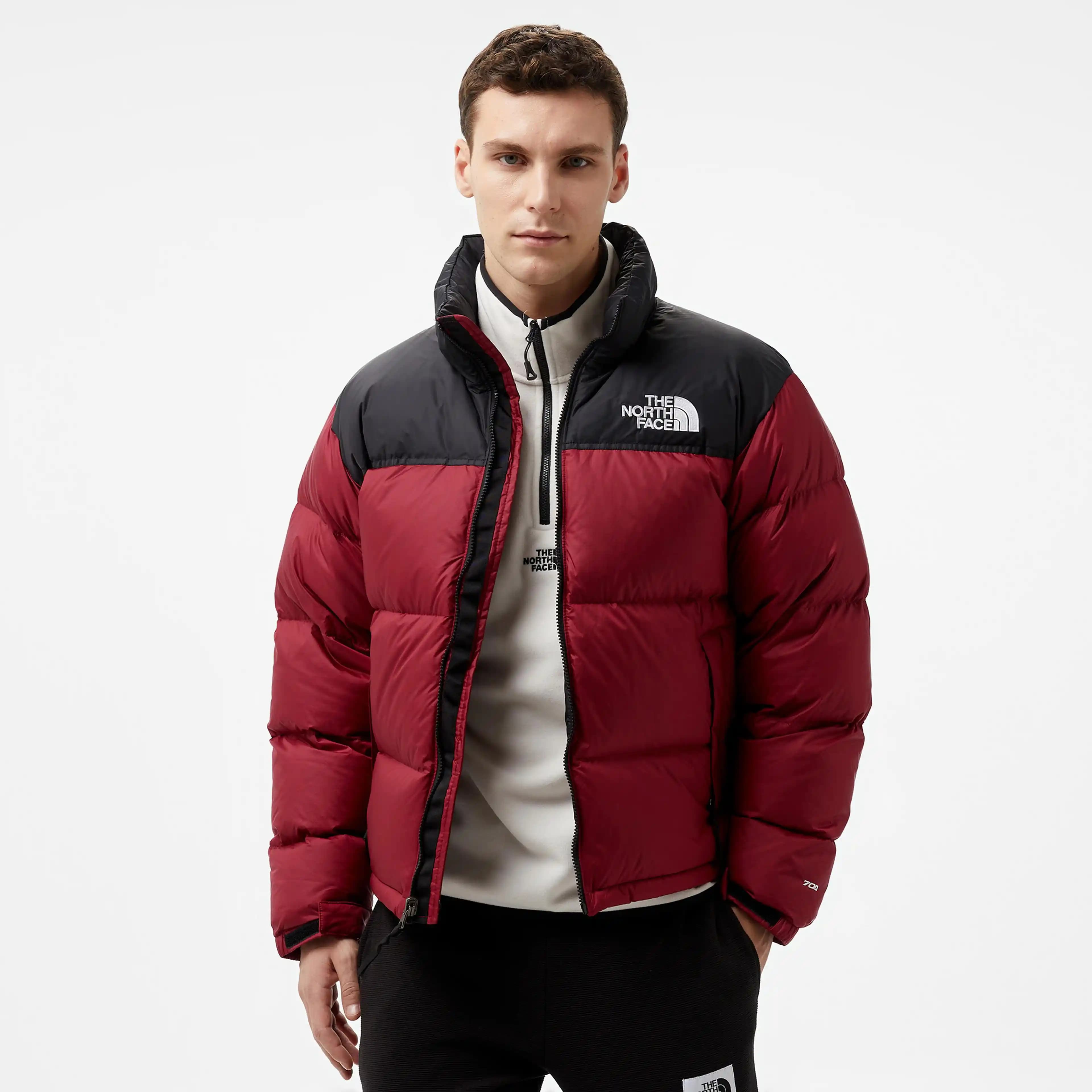 North Face Retro Mont: Zamansız Şıklık ve Fonksiyonellik Sunan Kış Montları