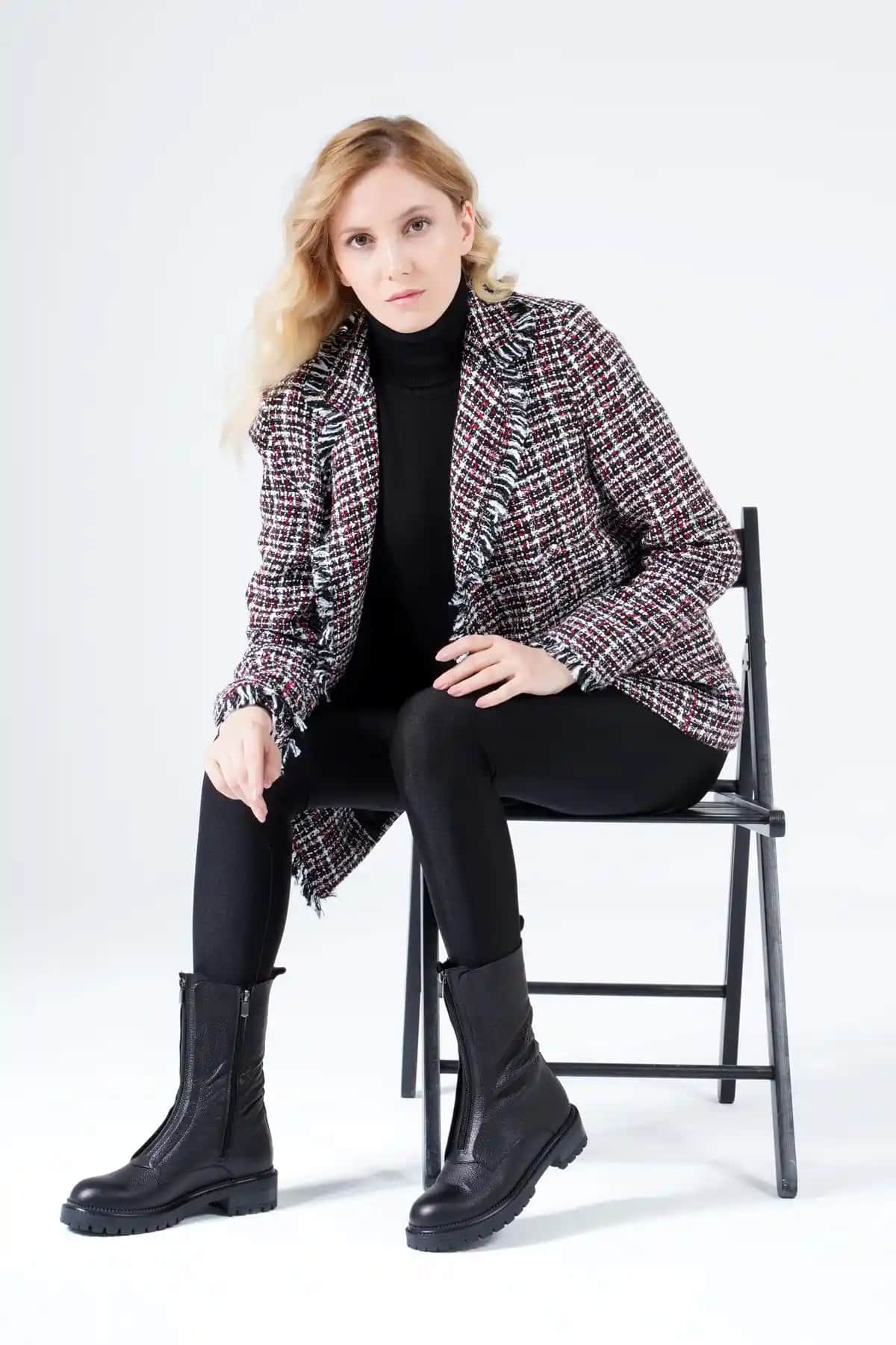 Önden Fermuarlı Botlar: Kış Modasında Şıklık ve Pratiklik Bir Arada