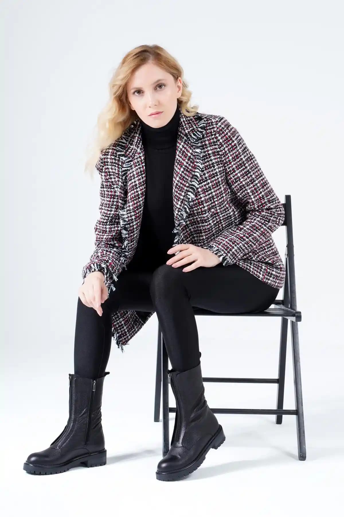 Önden Fermuarlı Botlar: Kış Modasında Şıklık ve Pratiklik Bir Arada