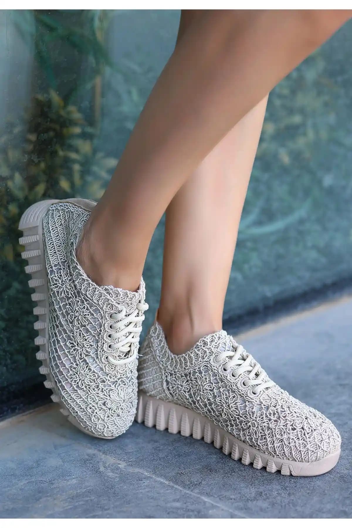 Örgülü Ayakkabılar Modada Yenilik ve Zarafetin Modern Yansıması