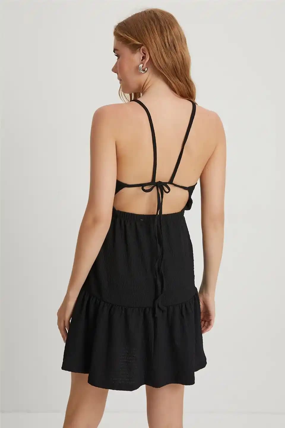 Örme Elbise Modelleri: Güncel Trendler ve Stil Önerileri