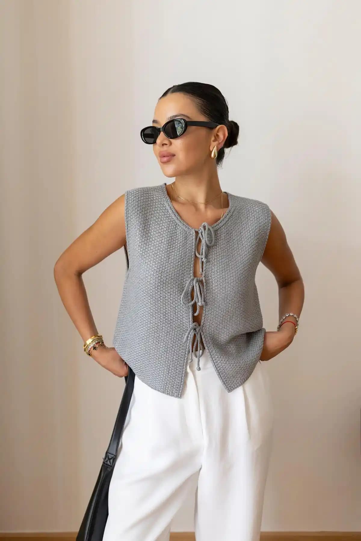 Orme Yelek: Moda Dünyasında Zamansız Şıklık ve Fonksiyonellik Sunan Parça