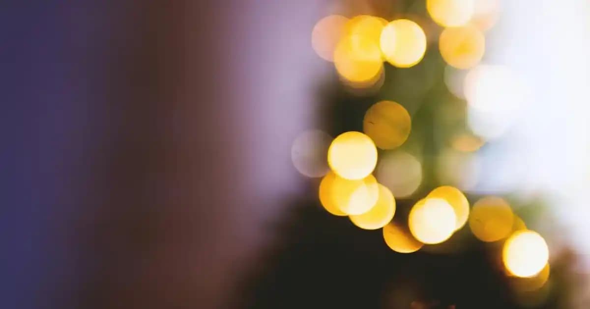 Orta Yaş Kadınlar İçin Nikah Elbisesi Seçiminde Moda ve Stil İpuçları