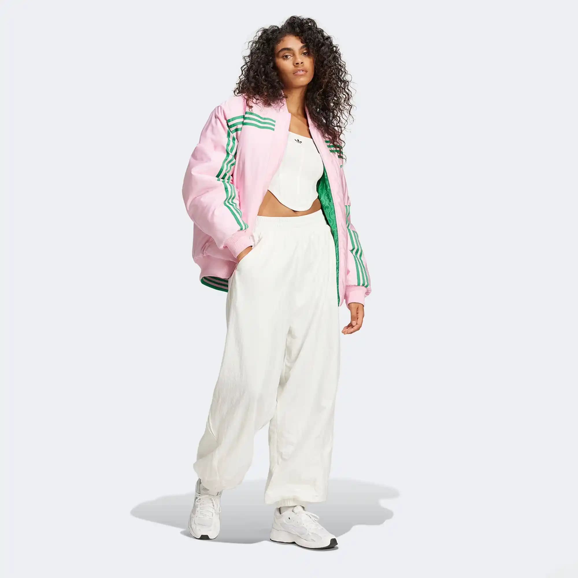 Oversize Adidas Vintage Ceketlerle Moda Dünyasında Fark Yaratmanın Yolları ve Stil İpuçları