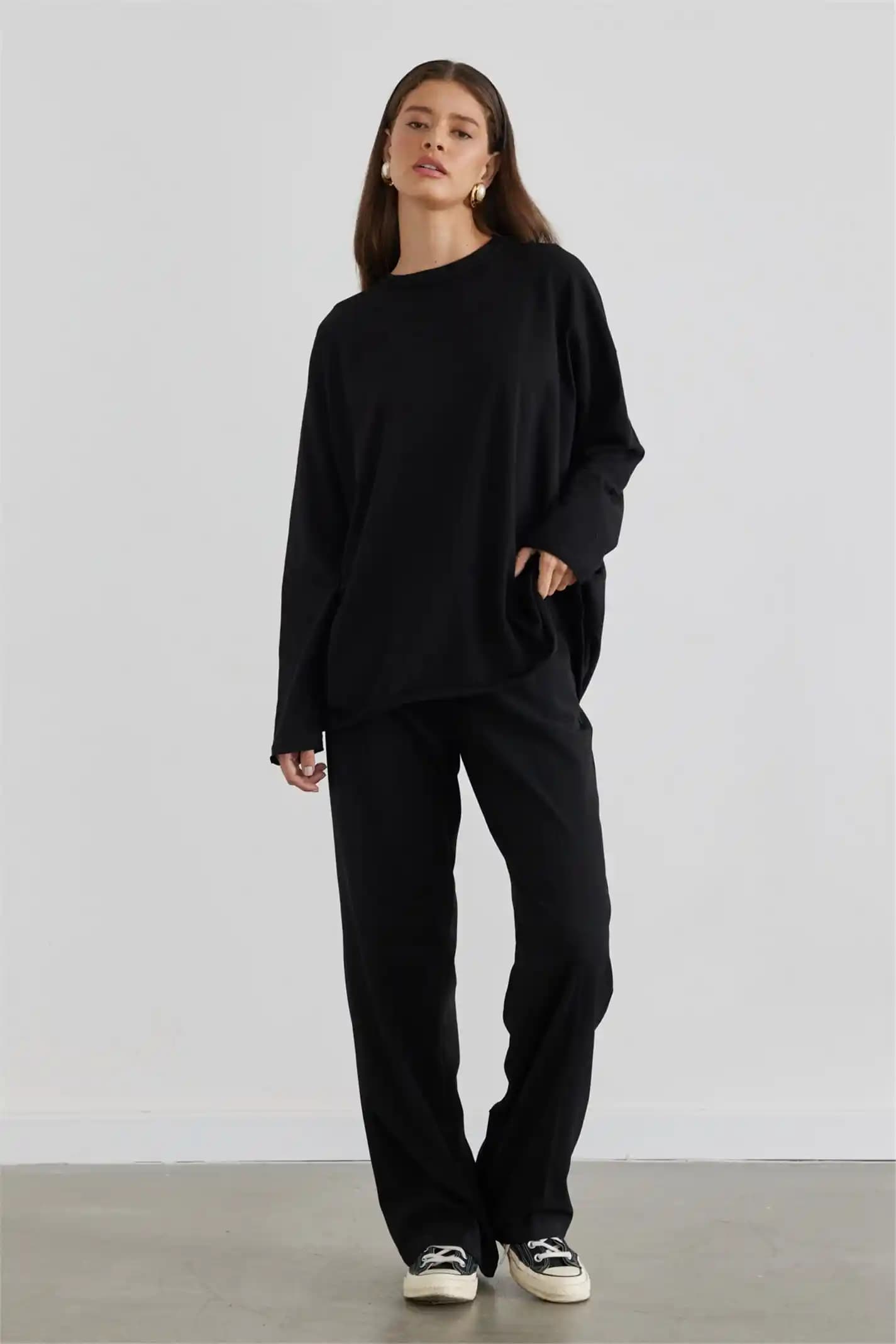 Oversize Tişörtler: Günümüz Modasında Rahat ve Şık Parçalar