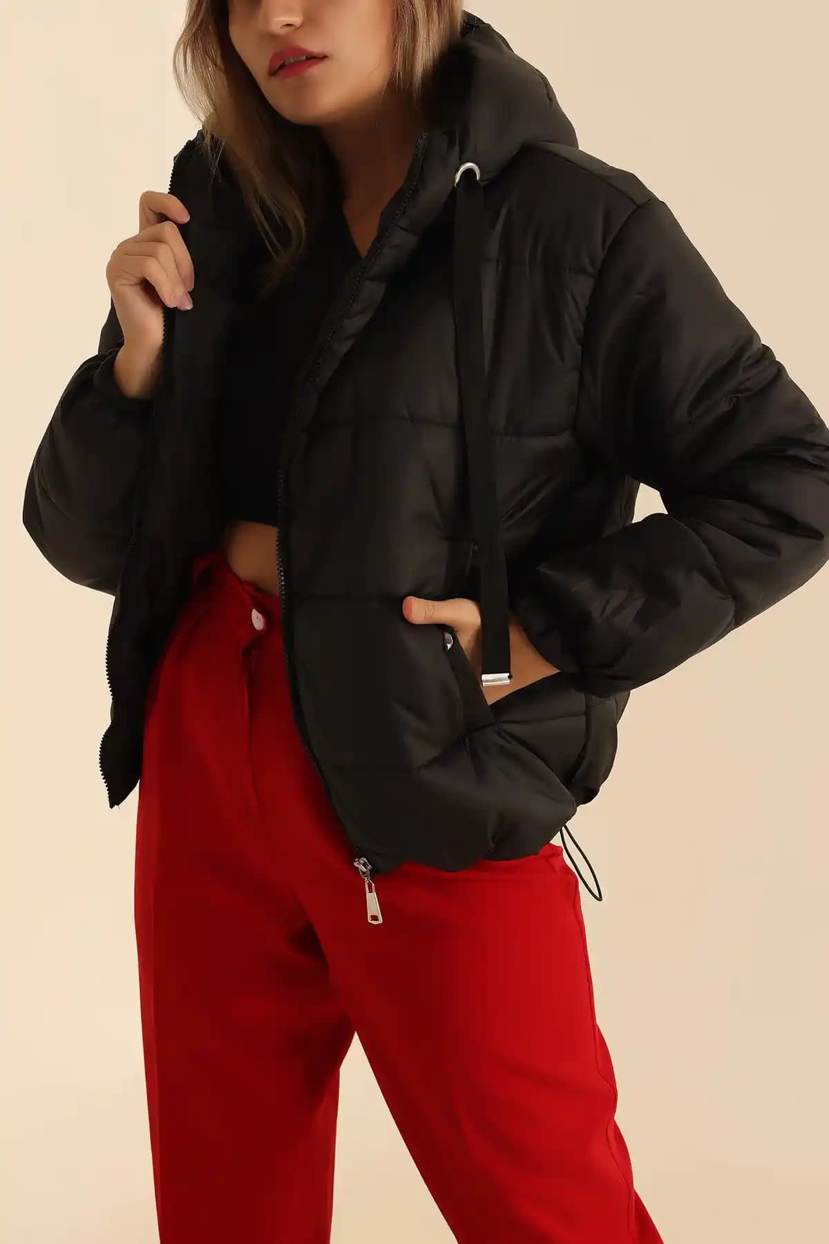 Ozdilek Bayan Montları: Şıklık ve Fonksiyonellik Sunan Modern Kış Giyim Seçenekleri