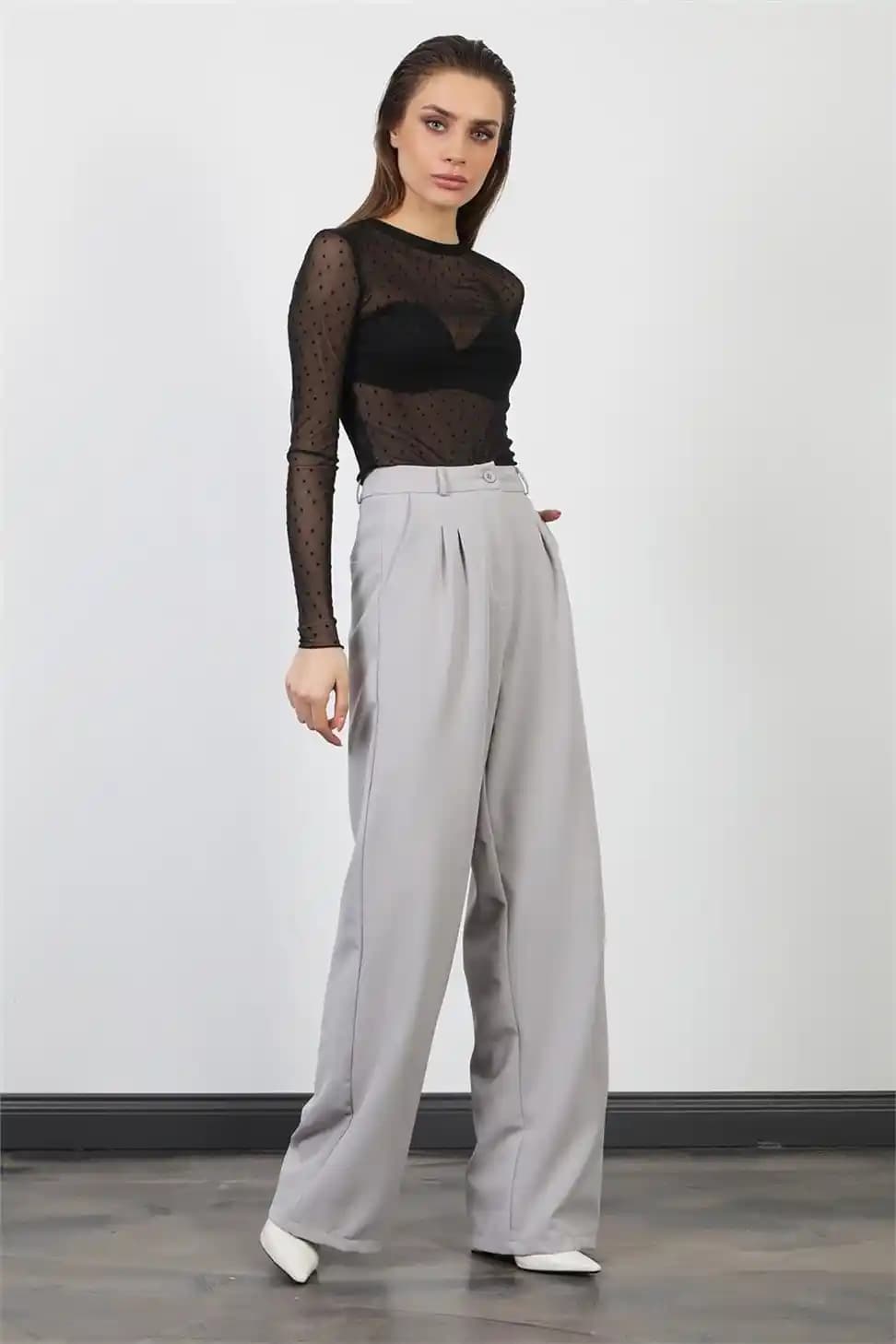 Paca Pileli Pantolon Nedir ve Moda Dünyasında Nasıl Bir Yer Ediniyor