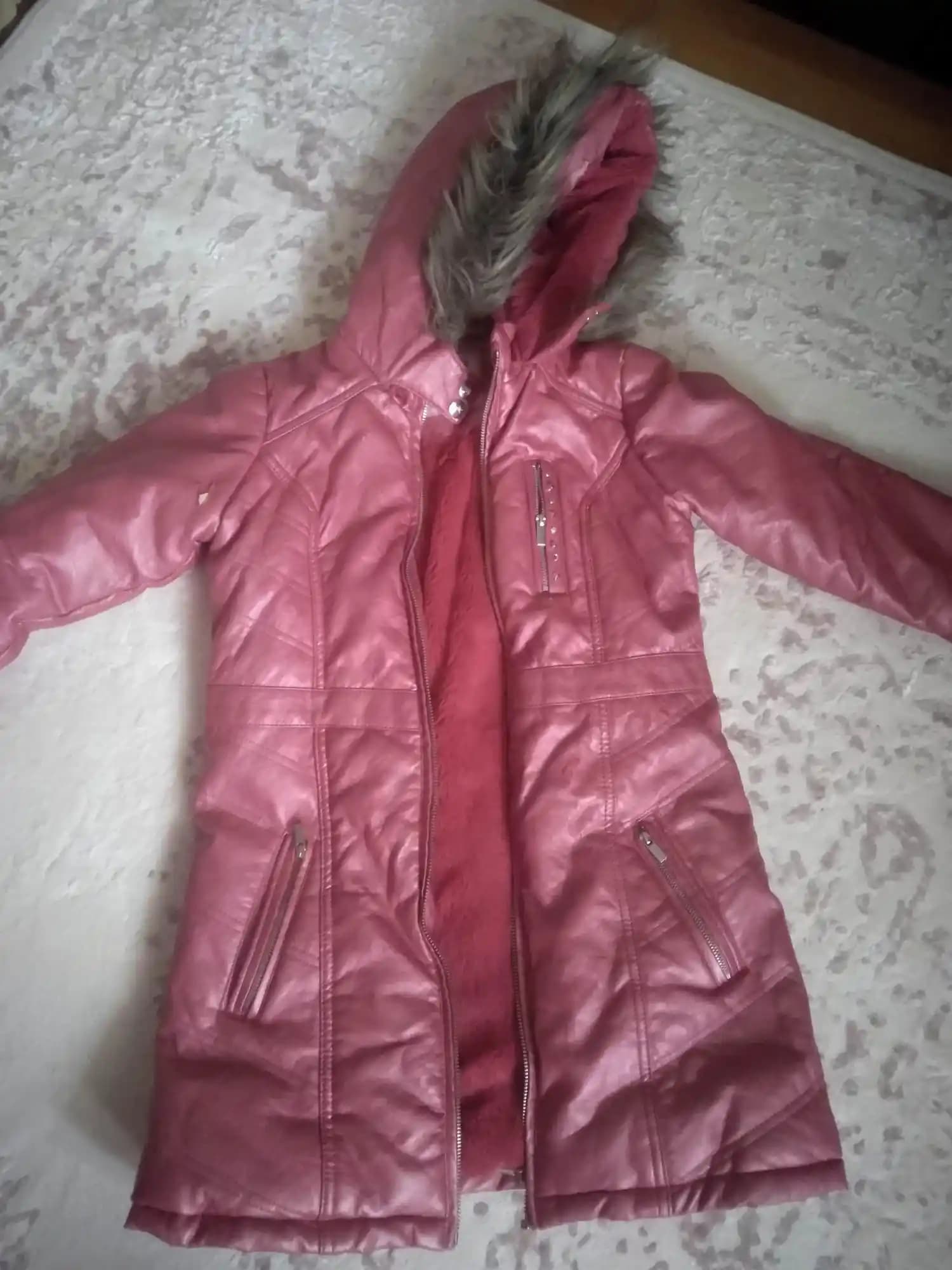 Pahalı Montlar Moda Dünyasında Lüks ve Stil Bir Arada Yüksek Kalite ve Statü İfadesi