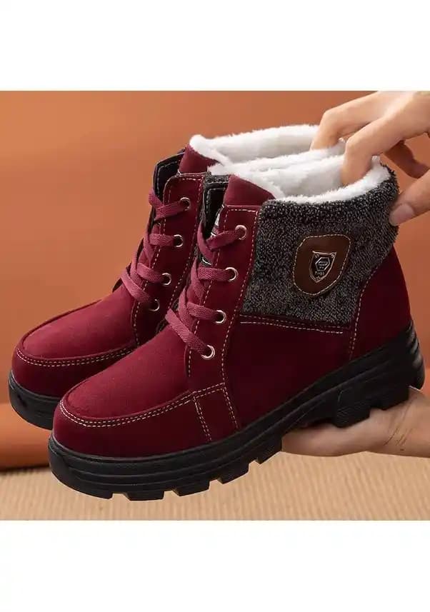 Pamuk Ayakkabılar: Doğal ve Rahat Modanın Güncel Trendleri ve Kombinasyon İpuçları