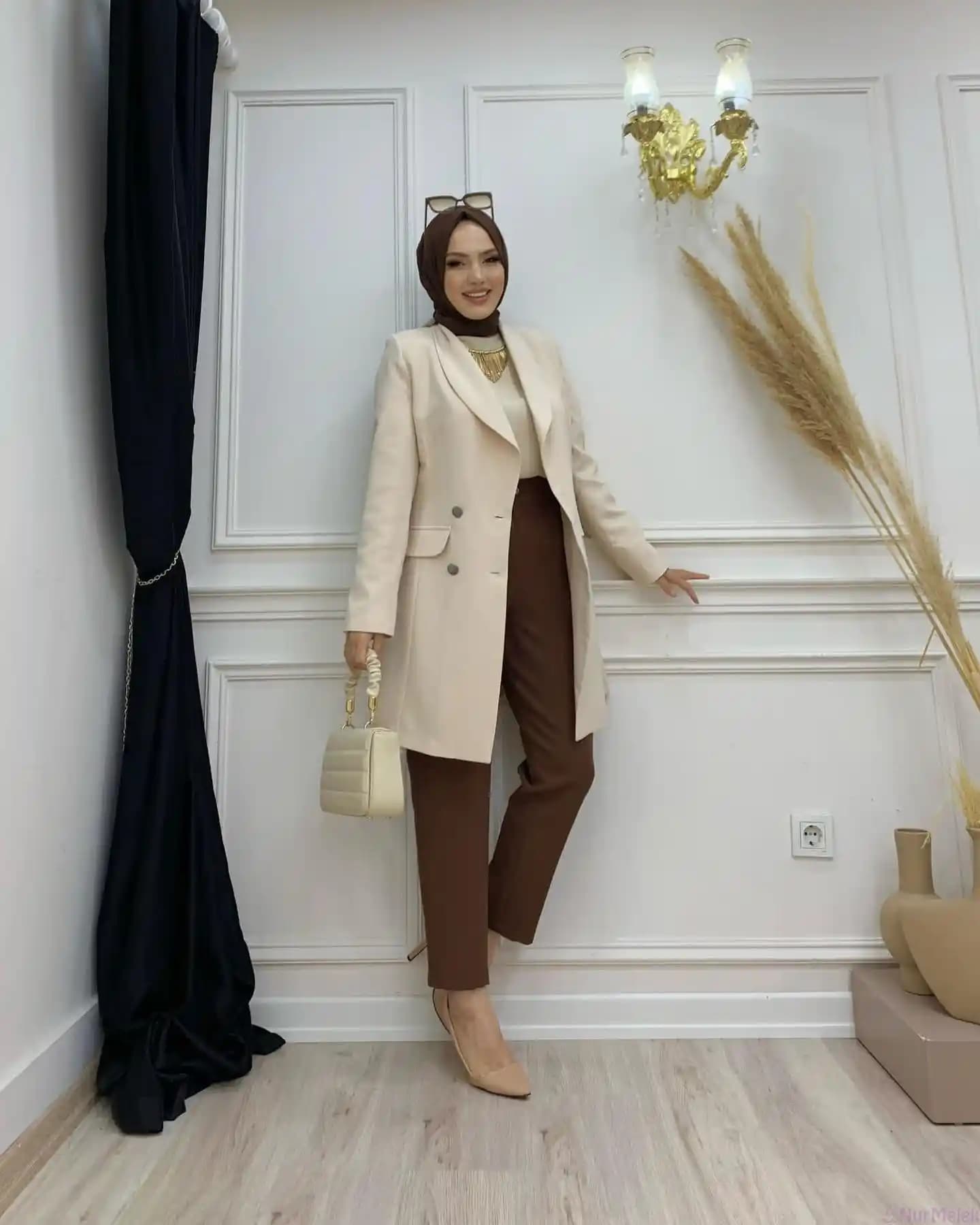 Pantolon ve Ceket Kombinleriyle Tarzınızı Yansıtmanın Yolları 2024 Moda Trendleriyle Uyumlu