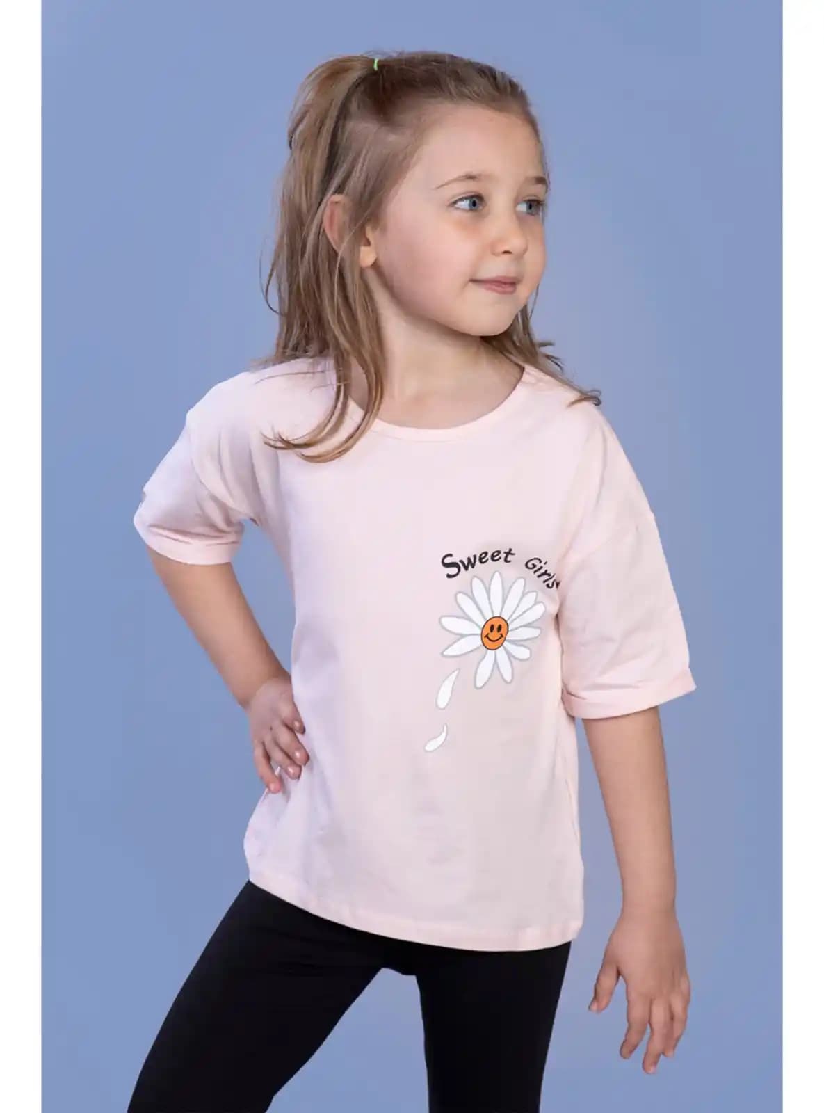 Papatya Desenli Tişörtlerle Günlük Moda ve Stil İpuçları