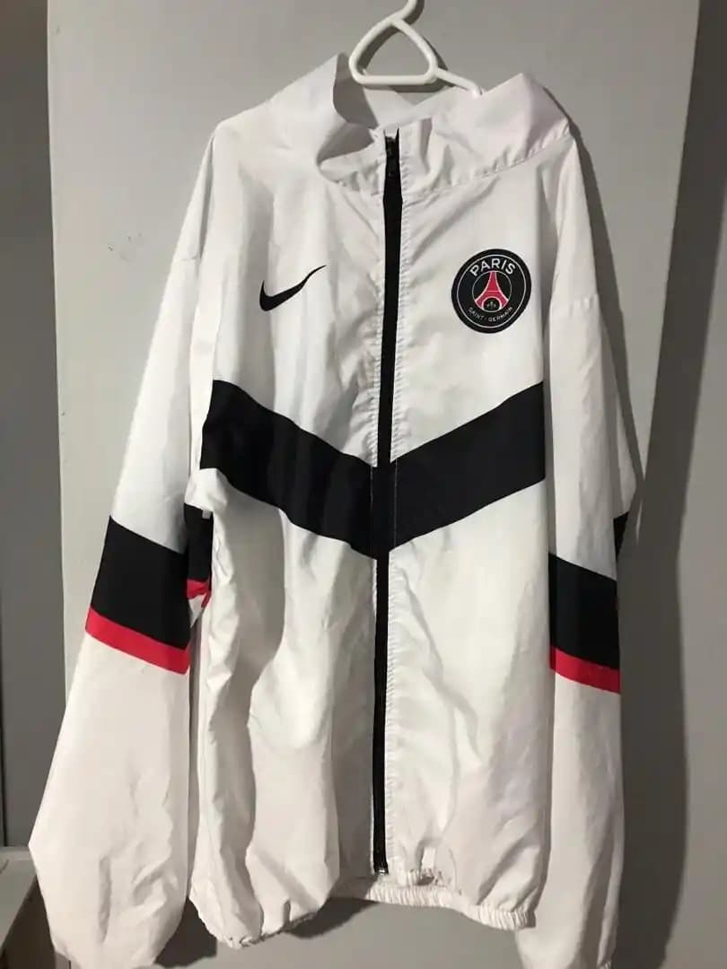 Parapürüt Ceketler: Moda ve Fonksiyonelliğin Modern Birleşimi