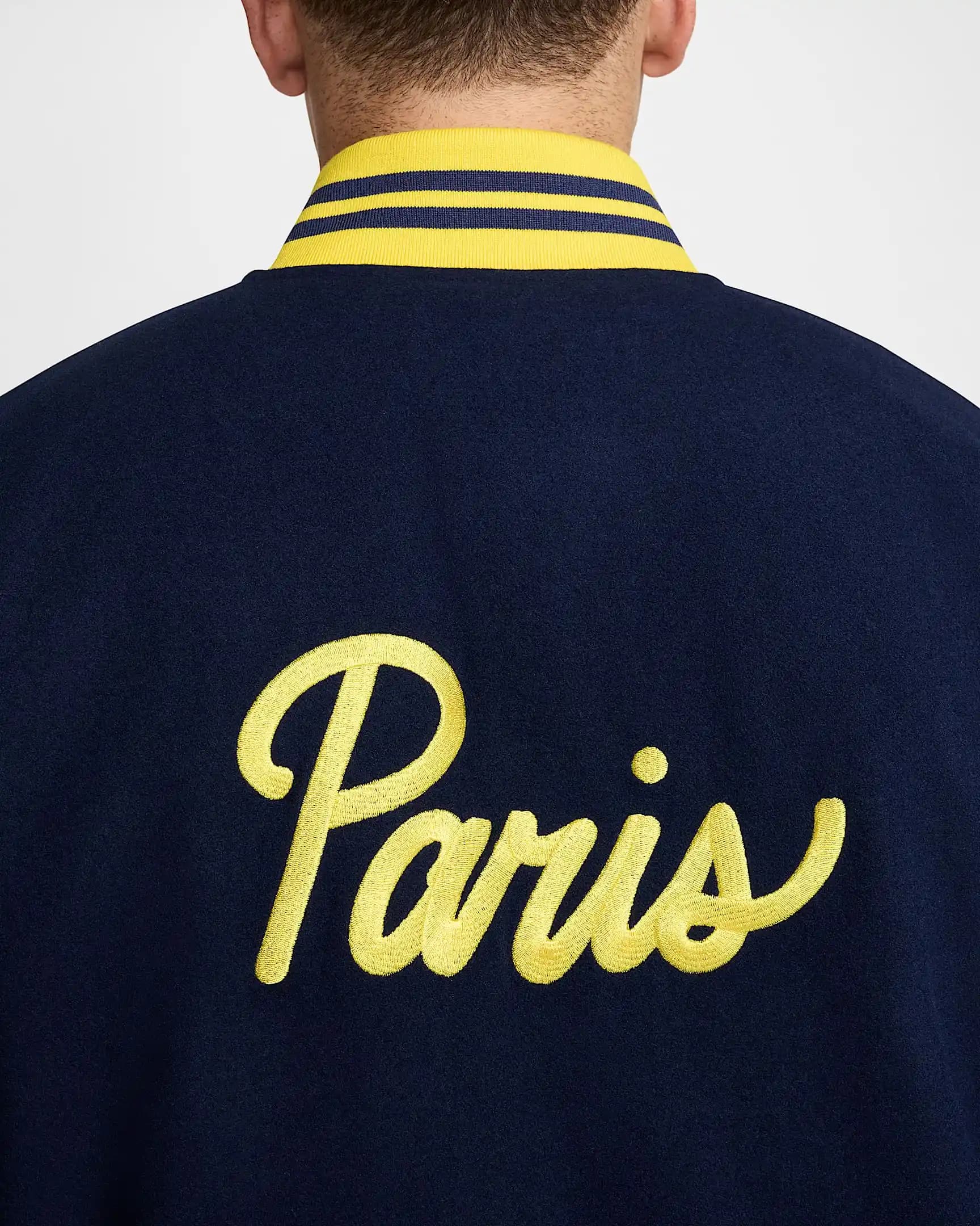 Paris Ceketi Modanın Zamansız Parçası: Şıklık ve Fonksiyonelliğin Buluşması