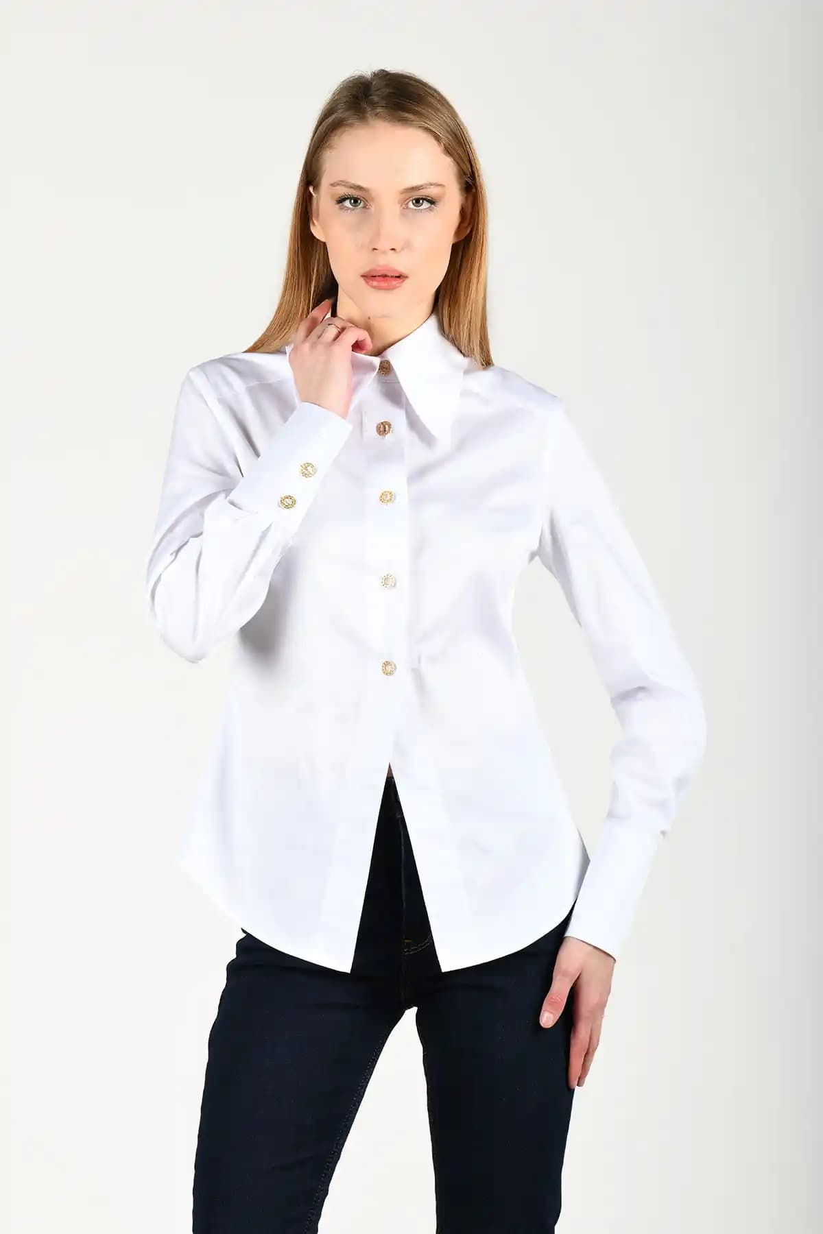 Parlak Beyaz Gömlek Modada Zamansız Şıklık ve Çok Yönlülük Rehberi