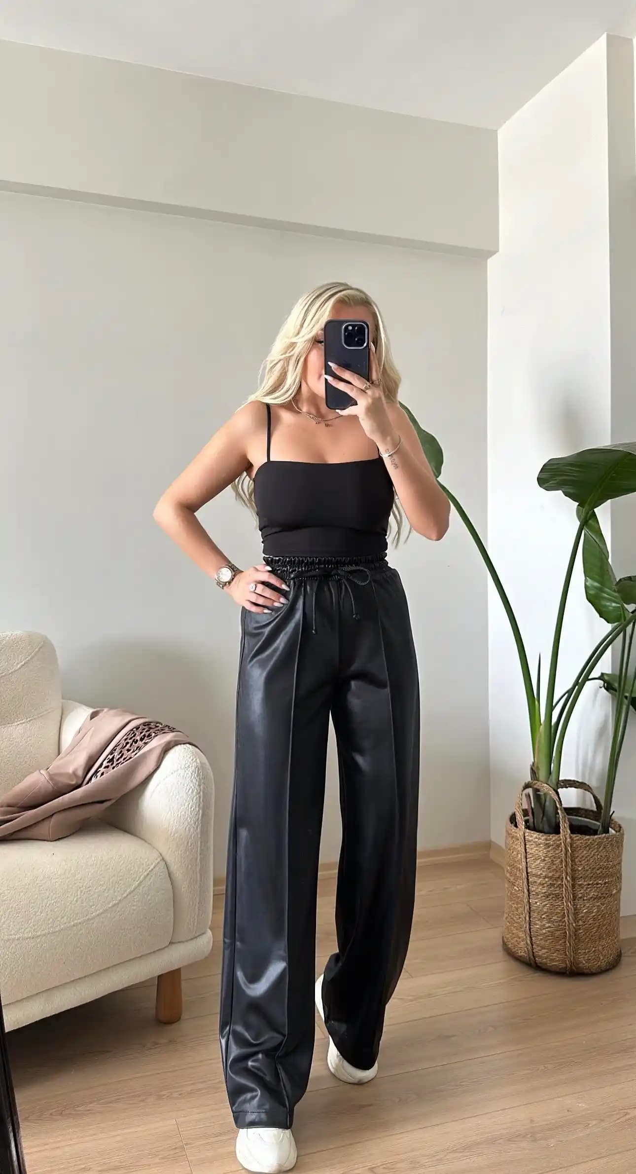 Parlak Kumaş Pantolon Modası: Güncel Trendler ve Stil İpuçları