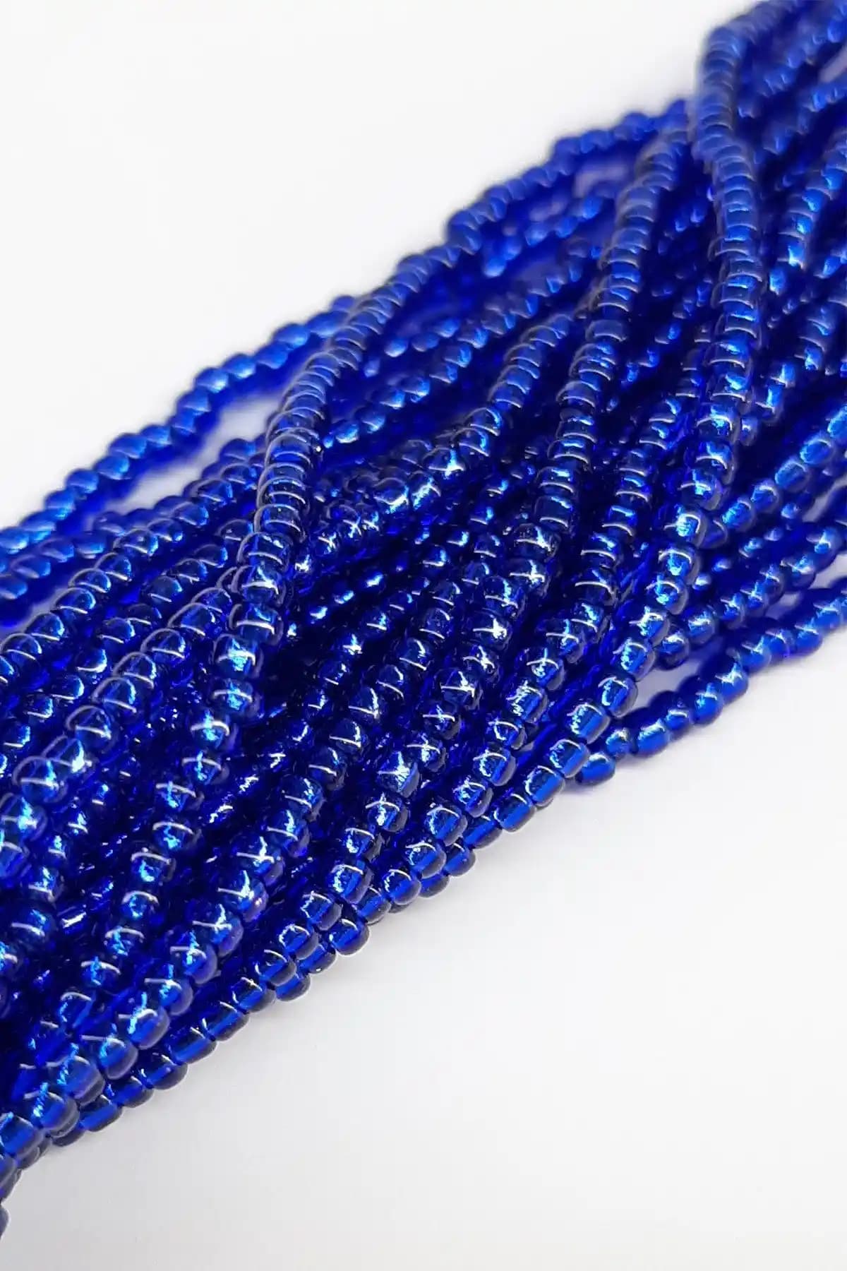 Parlak Lacivert Renk Trendleri ve Moda Dünyasındaki Yeri 75-90 Karakter