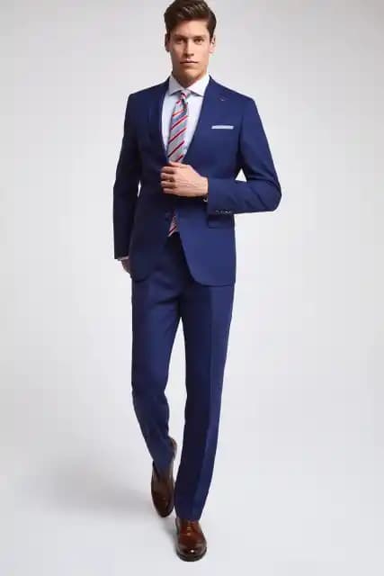 Parlament Mavisi Damatlıklar: Modern Düğünlerde Şıklık ve Zarafet İçin En İyi Seçenekler