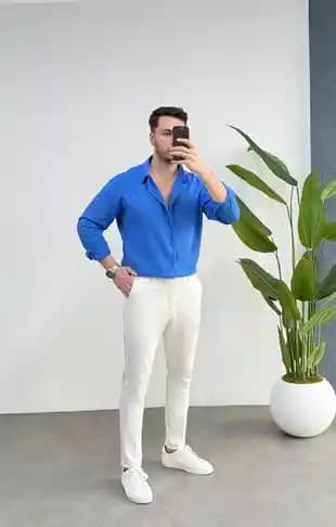 Parlament Mavisi Gömlekler: Moda Dünyasında Şıklığın Modern ve Çekici Simgesi