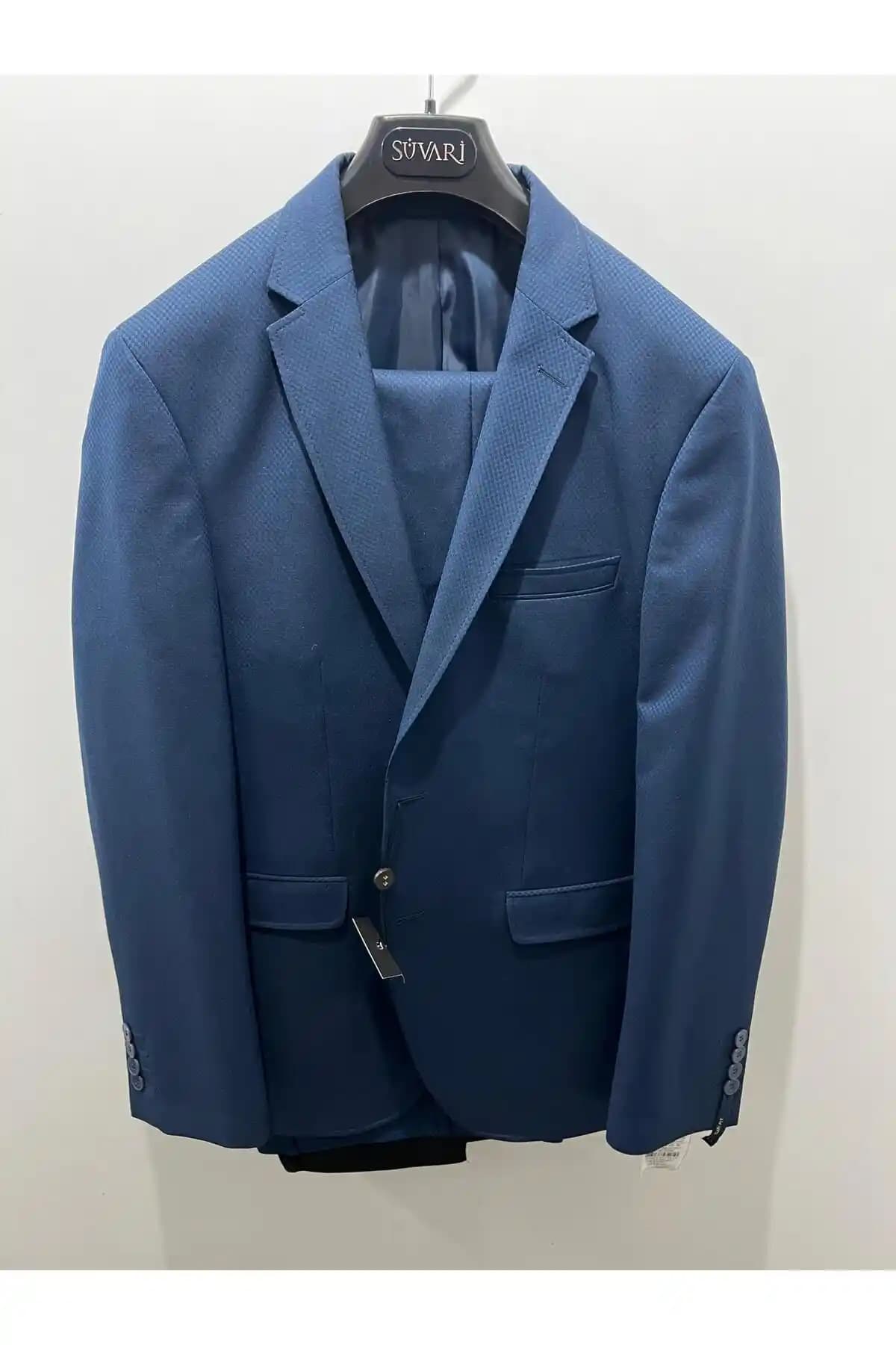 Parlamento Mavisi Takım Elbise: Moda ve Stil Trendleriyle Zarif Bir Seçenek