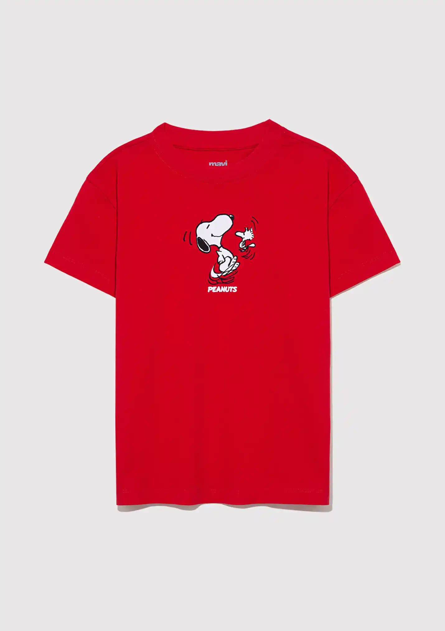 Peanuts Tişörtleri Moda Dünyasında Nostalji ve Stil Bir Arada Sunuyor