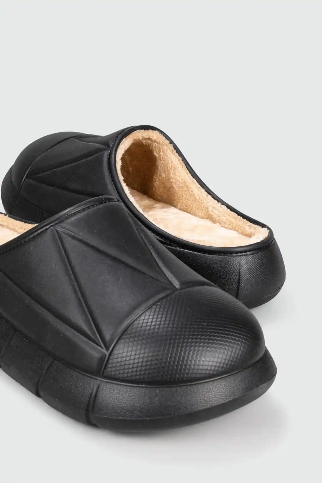 Peluş Erkek Terlikleri Moda ve Konforun Birleştiği Modern Tasarımlar