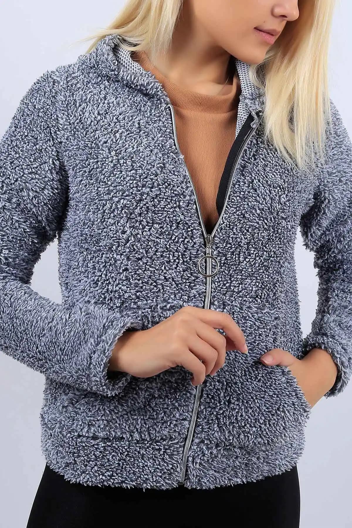 Peluş Hırka Bayan Moda Trendleri: Sıcacık ve Şık Bir Kış Kombini Rehberi