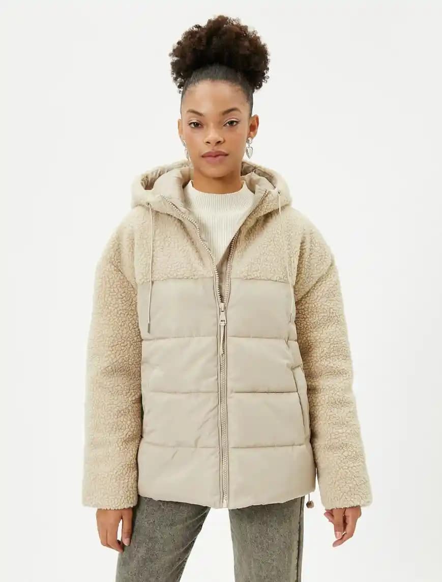 Peluş Kapşonlu Montlar: Konfor ve Şıklığın Buluştuğu Moda Parçası