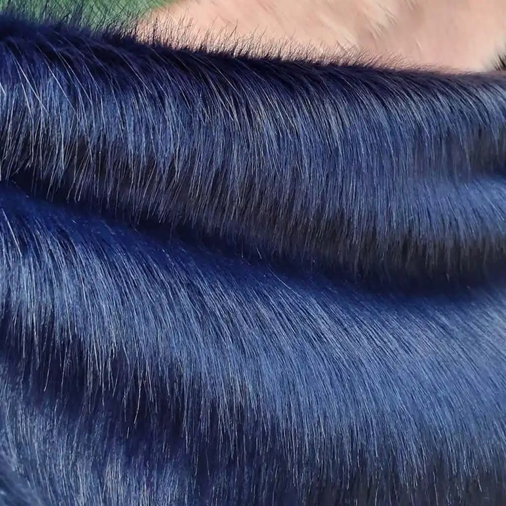 Peluş Kumaş Çeşitleri ve Moda Trendleri: Güncel Kullanım ve Bakım İpuçları