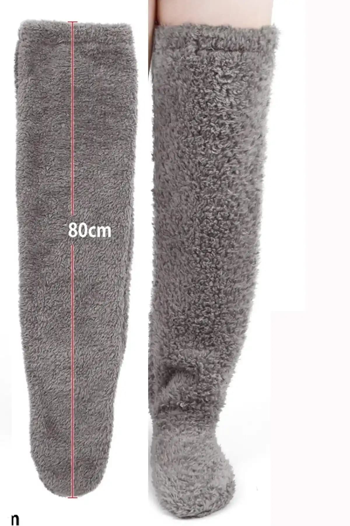 Peluş Uzun Çorap Trendleri: Kış Aylarında Şıklık ve Sıcaklık Sağlayan Moda Seçenekleri