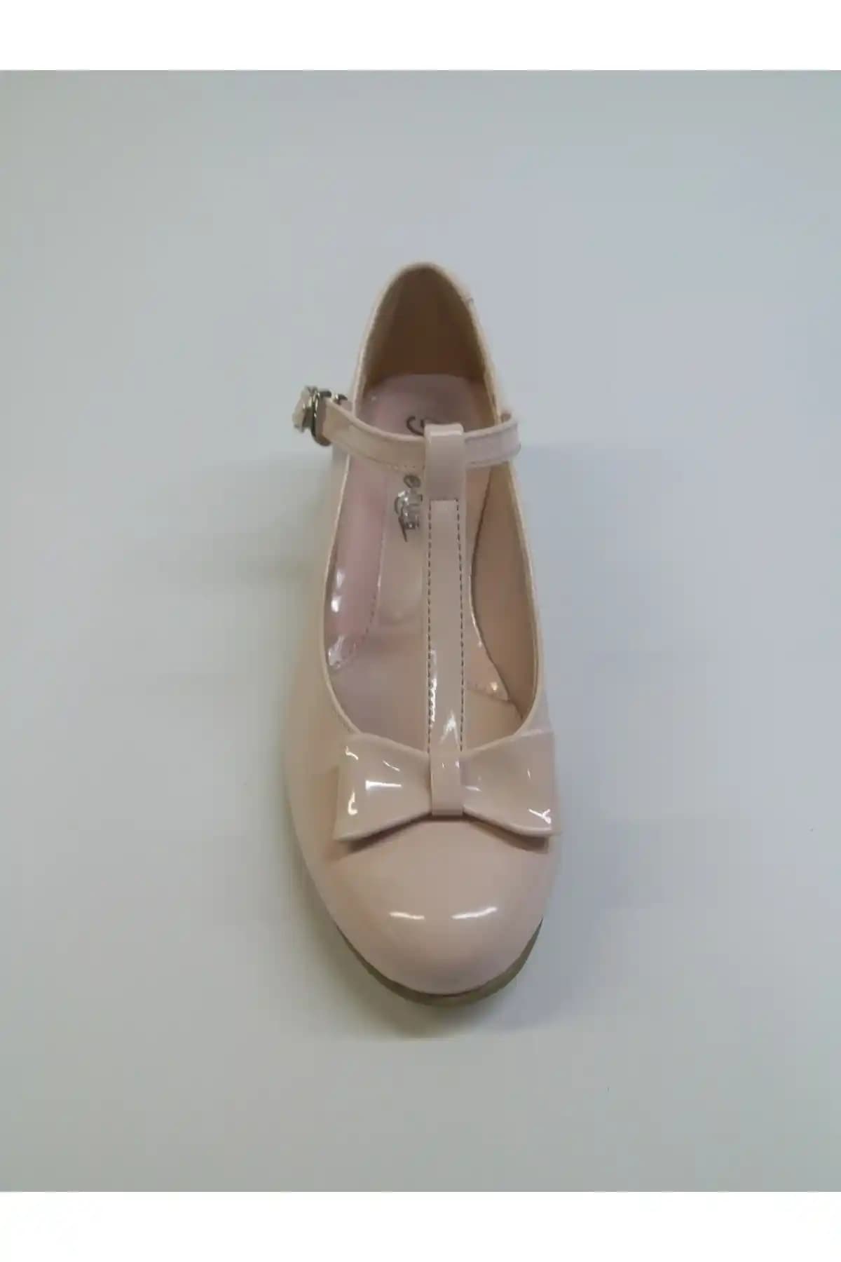 Pembe Çocuk Ayakkabıları: Renkli ve Şık Seçeneklerle Çocuk Modasında Trendler