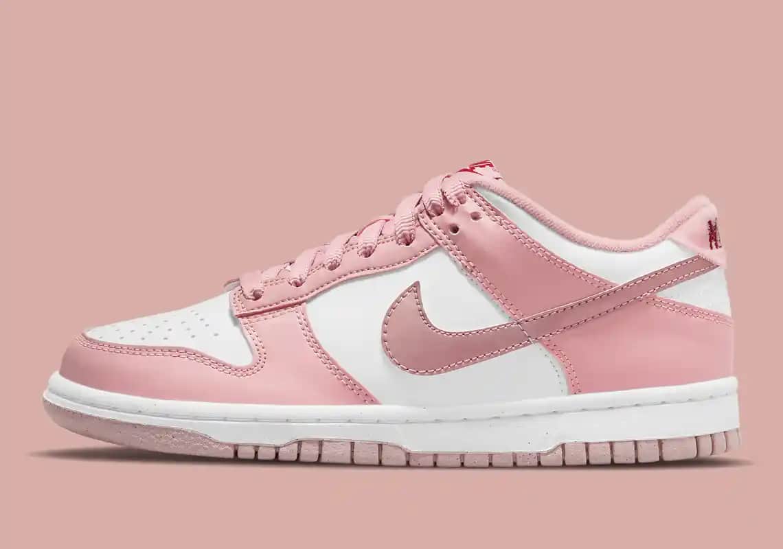 Pembe Dunk Low: Renk ve Tarzın Modern Moda Dünyasındaki Yükselişi ve Kombinasyon İpuçları