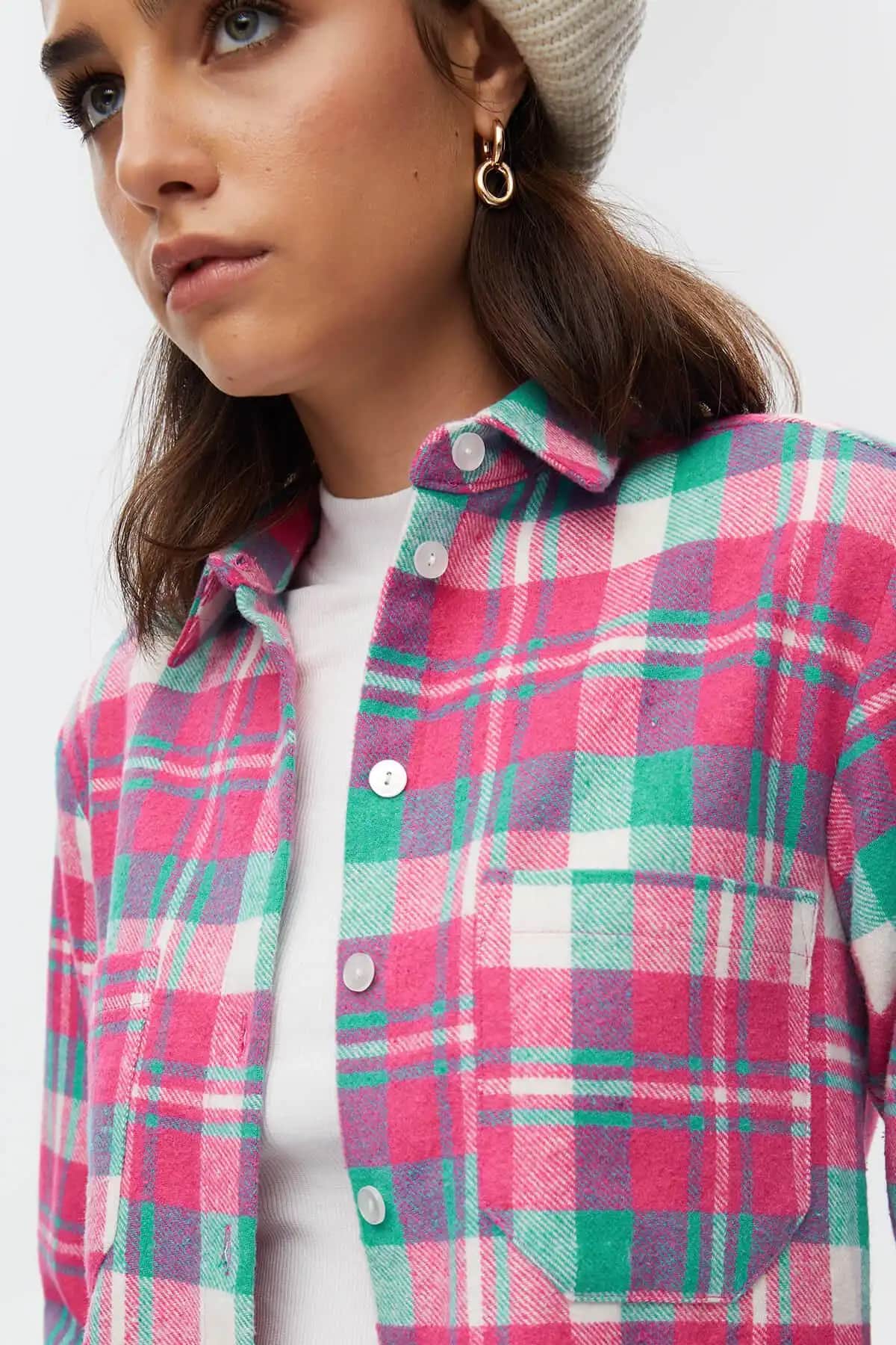 Pembe Ekose Gömlekler: Moda Trendleri ve Kendini İfade Etmenin Modern Yolu