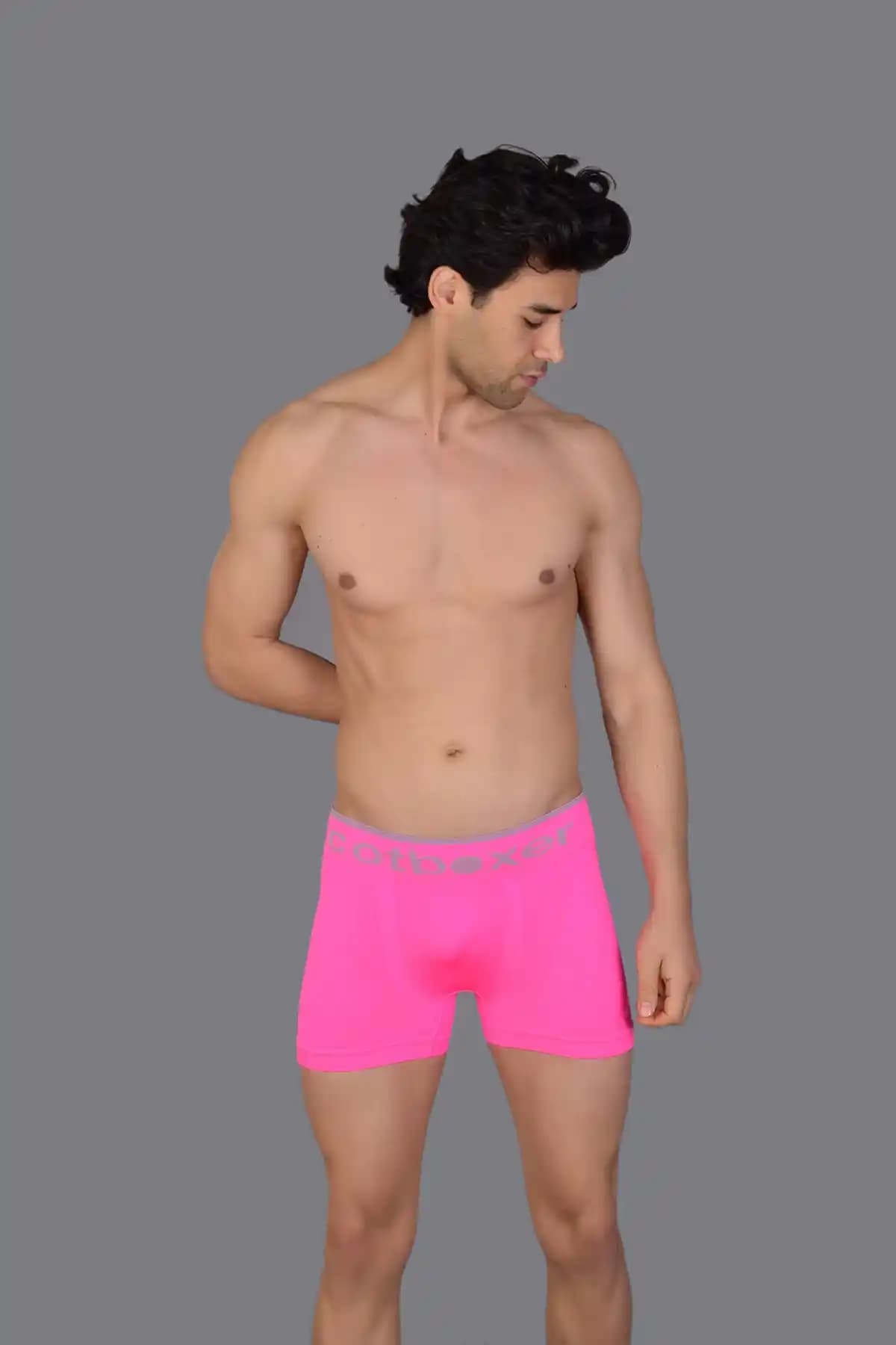 Pembe Erkek Boxer Modası ve Renklerin Kendini İfade Etmedeki Gücü