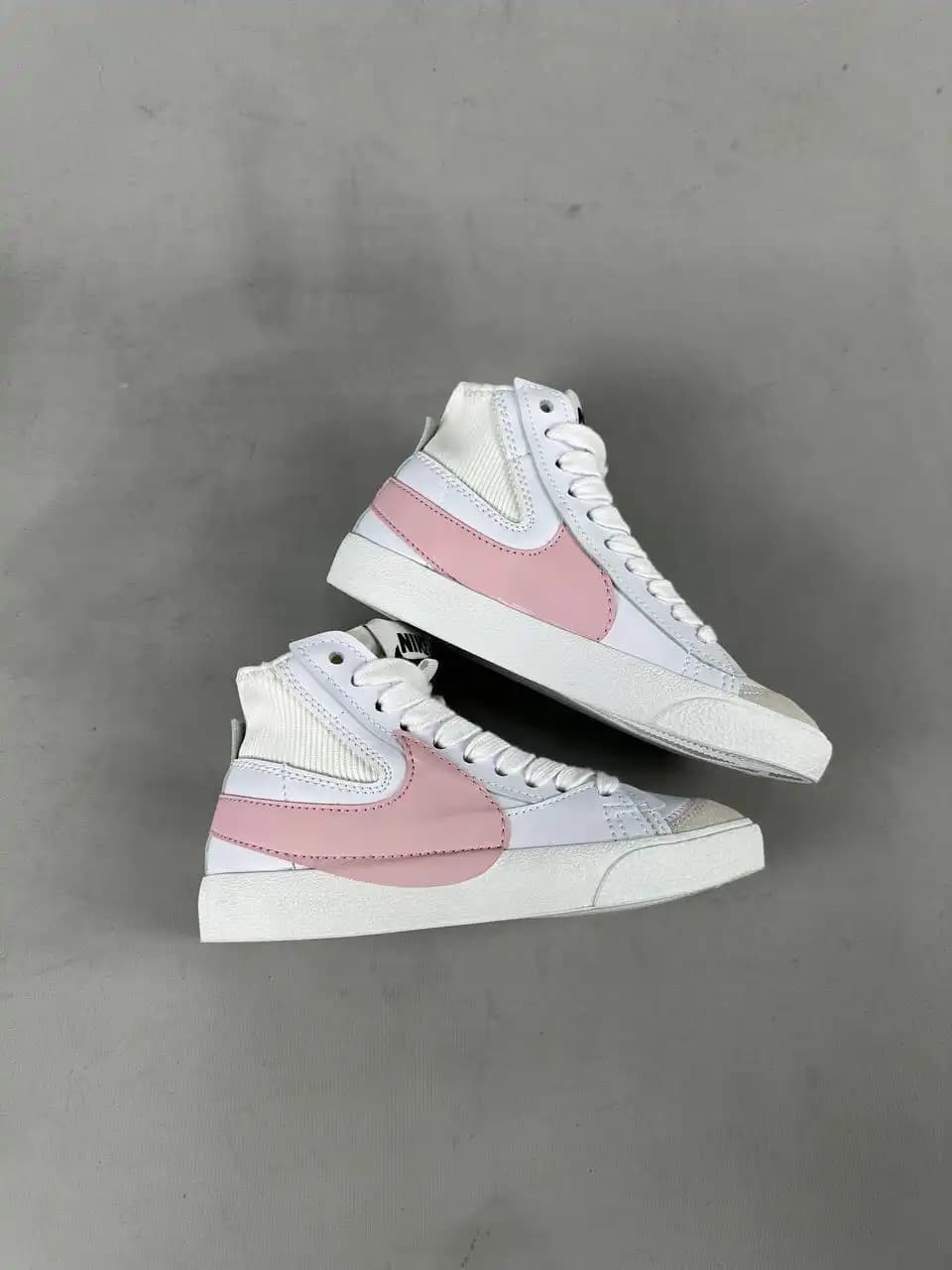 Pembe Jumbo Blazer Modasında Güncel Trendler ve Kombinasyon İpuçları