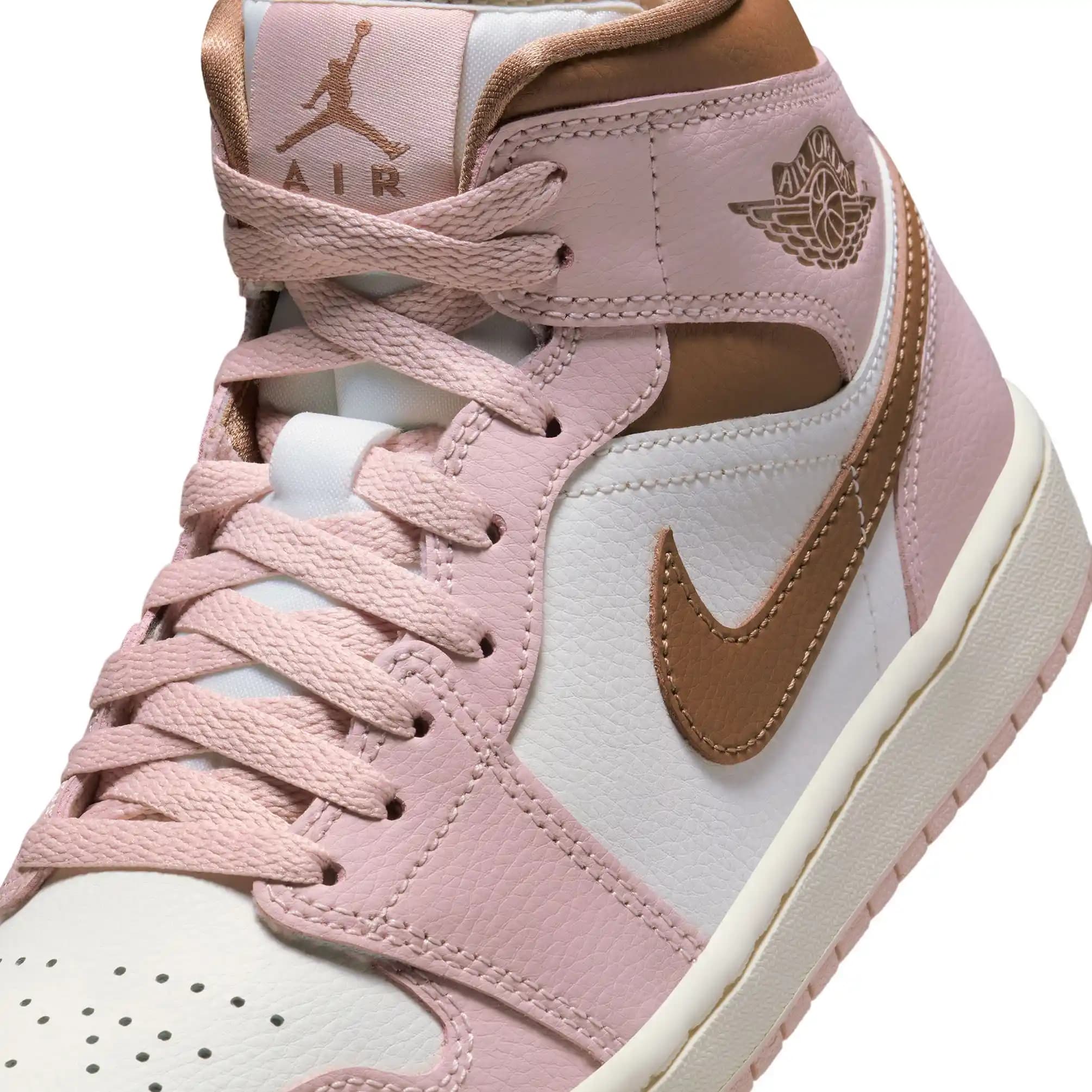 Pembe Nike Air Jordan Modada Renklerin Gücü ve Stil İfadesi Üzerine Analiz