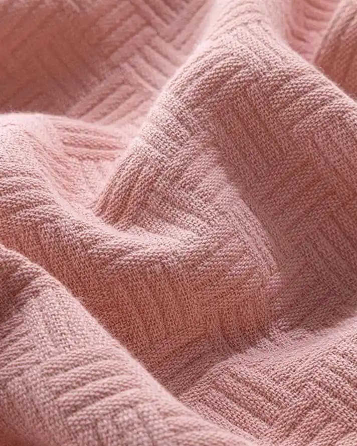 Pembe Pike Moda Dünyasında Şıklık ve Konforun Modern Yansıması