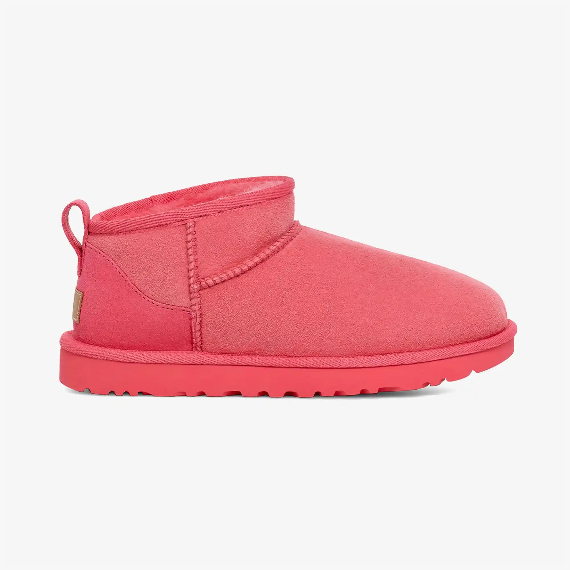 Pembe Ugg Ayakkabılar: Moda ve Konforu Bir Arada Sunan Trendler
