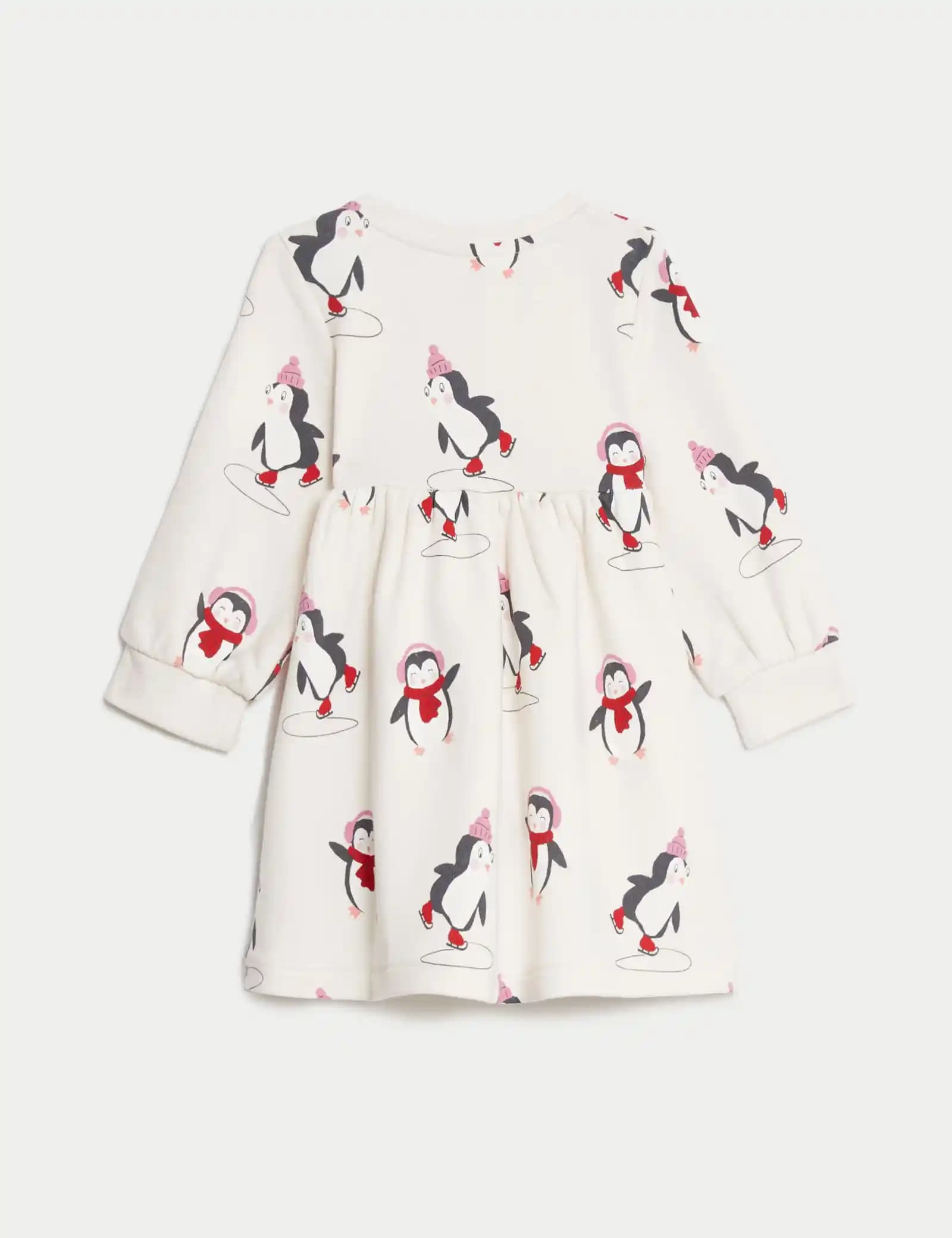 Penguen Elbise Moda Dünyasında Sevimli ve Şık Bir Trend Olarak Popülerlik Kazanıyor