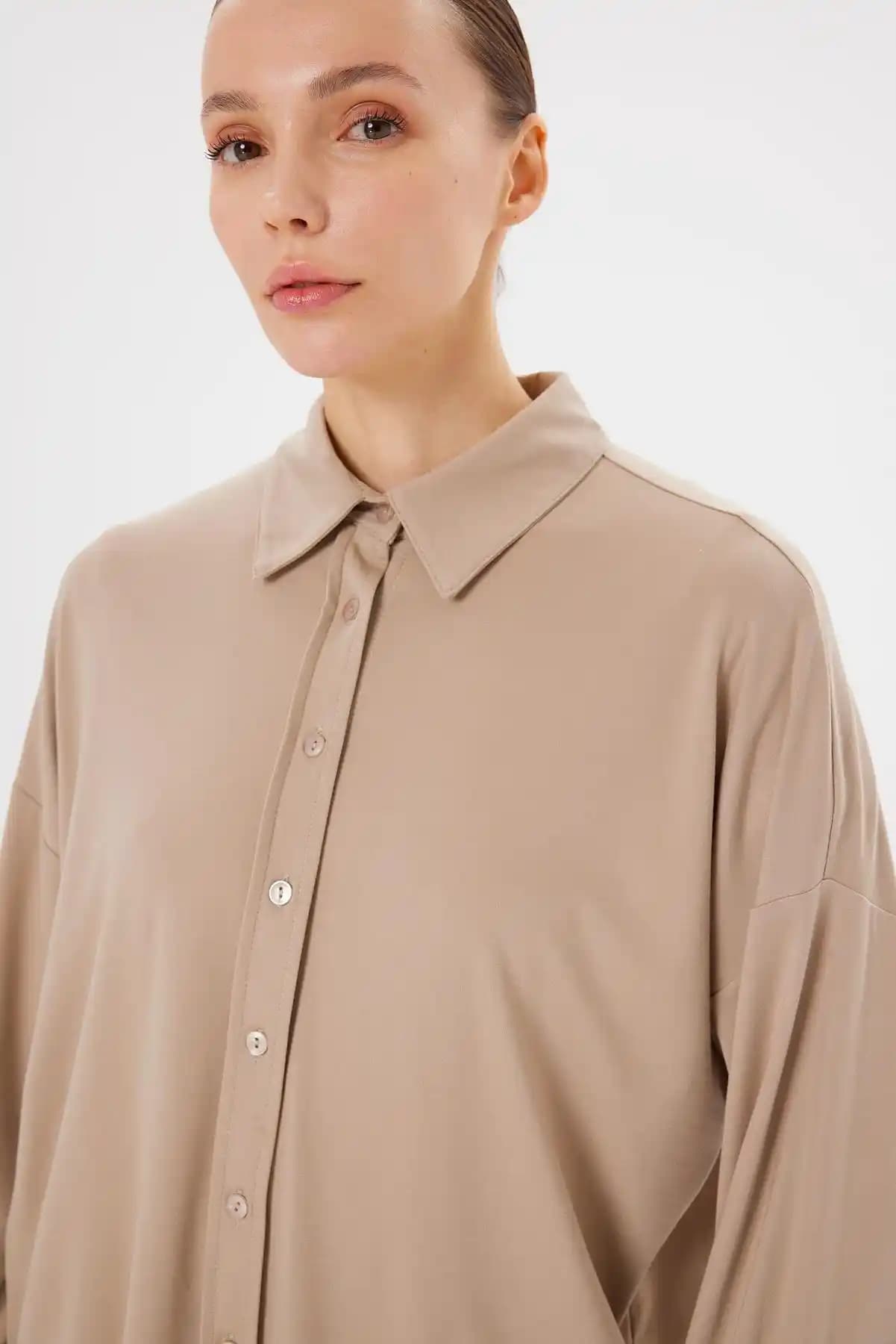 Penye Gömlek Nedir ve Moda Dünyasında Neden Bu Kadar Popüler