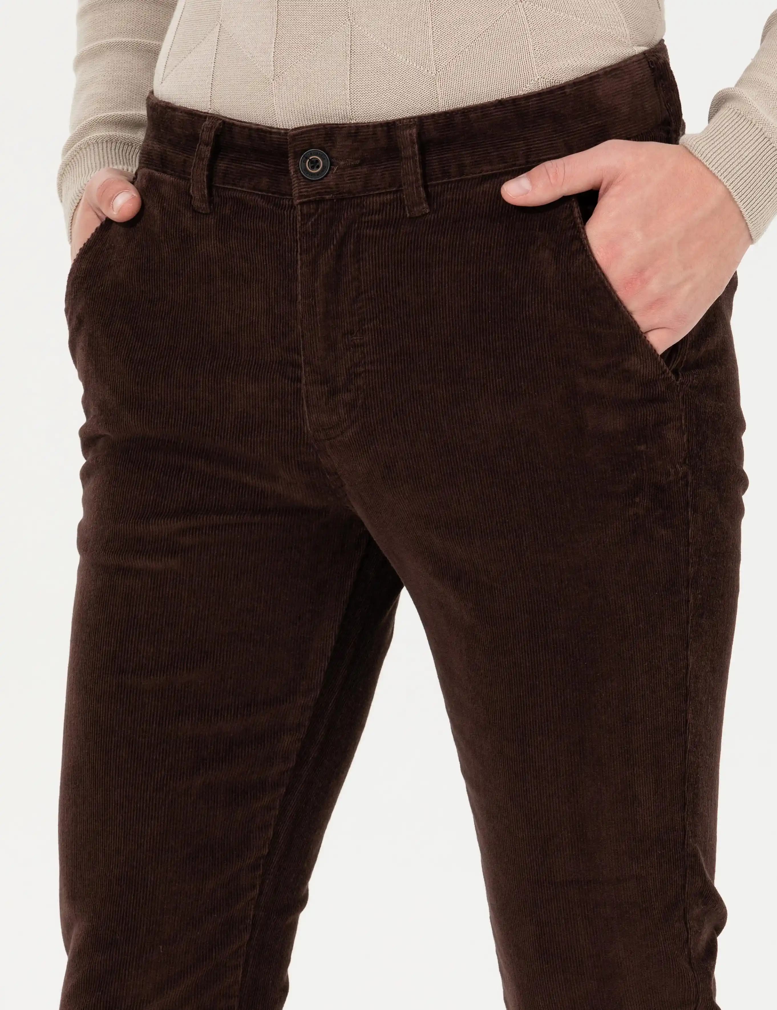 Pierre Cardin ile Kadife Pantolonlar ve Moda Dünyasındaki Yeri Analizi