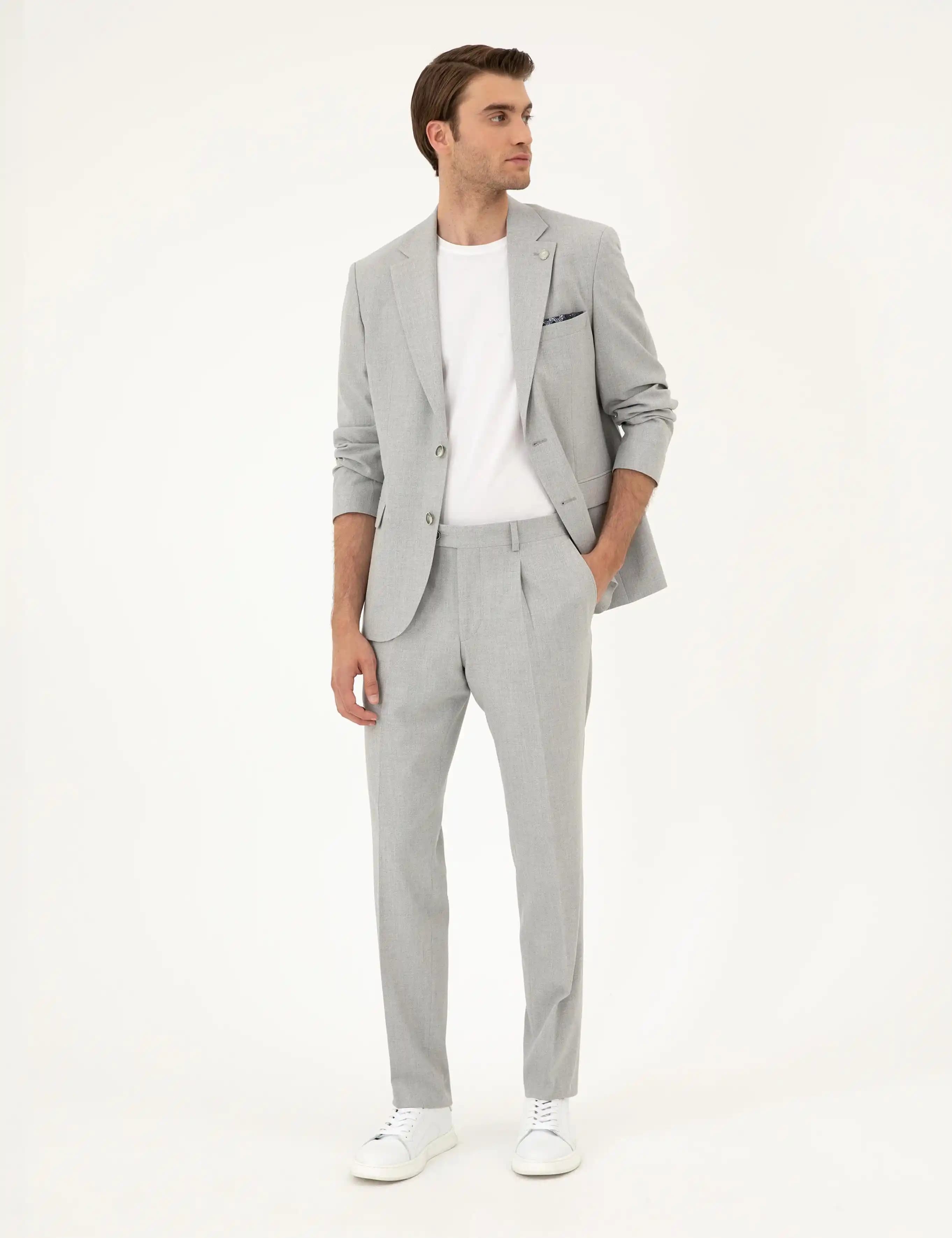 Pierre Cardin Kadın Takım Elbise Koleksiyonu: Yenilikçi Tasarımlar ve Moda Trendleri