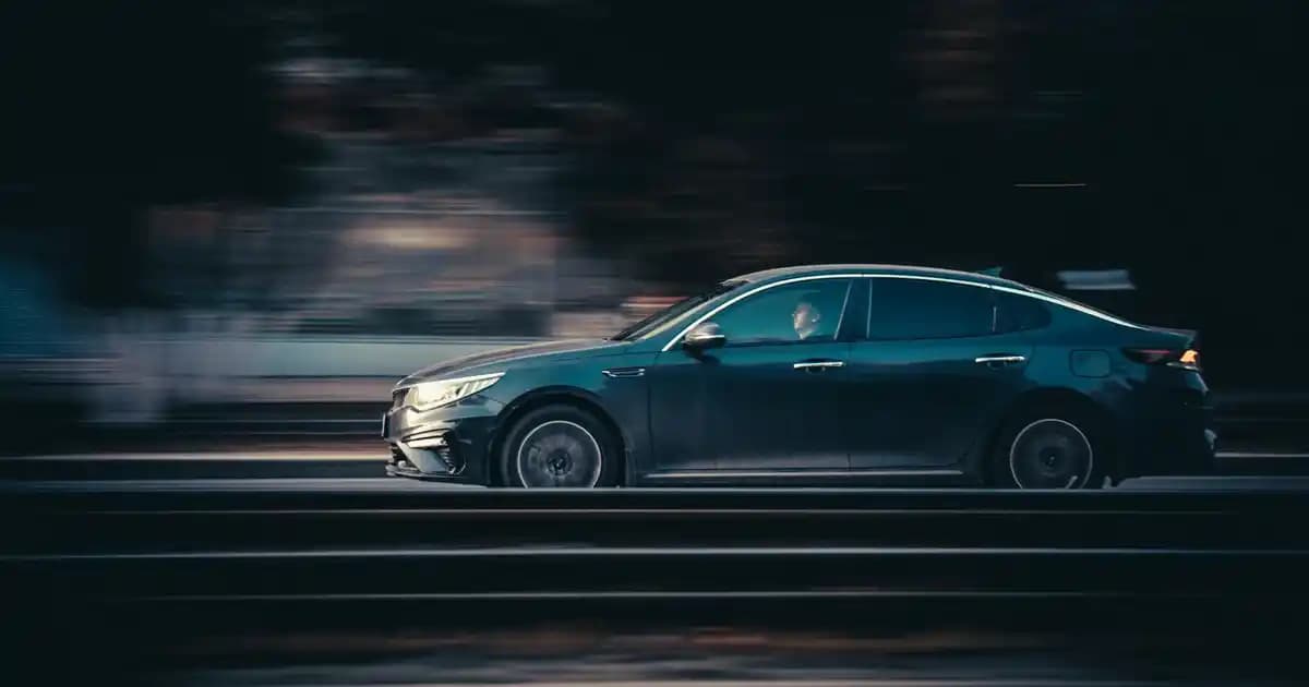 Pierre Cardin ve Deve Tüyü Mont: Moda Dünyasında Zarafetin Simgesi ve Güncel Trendler