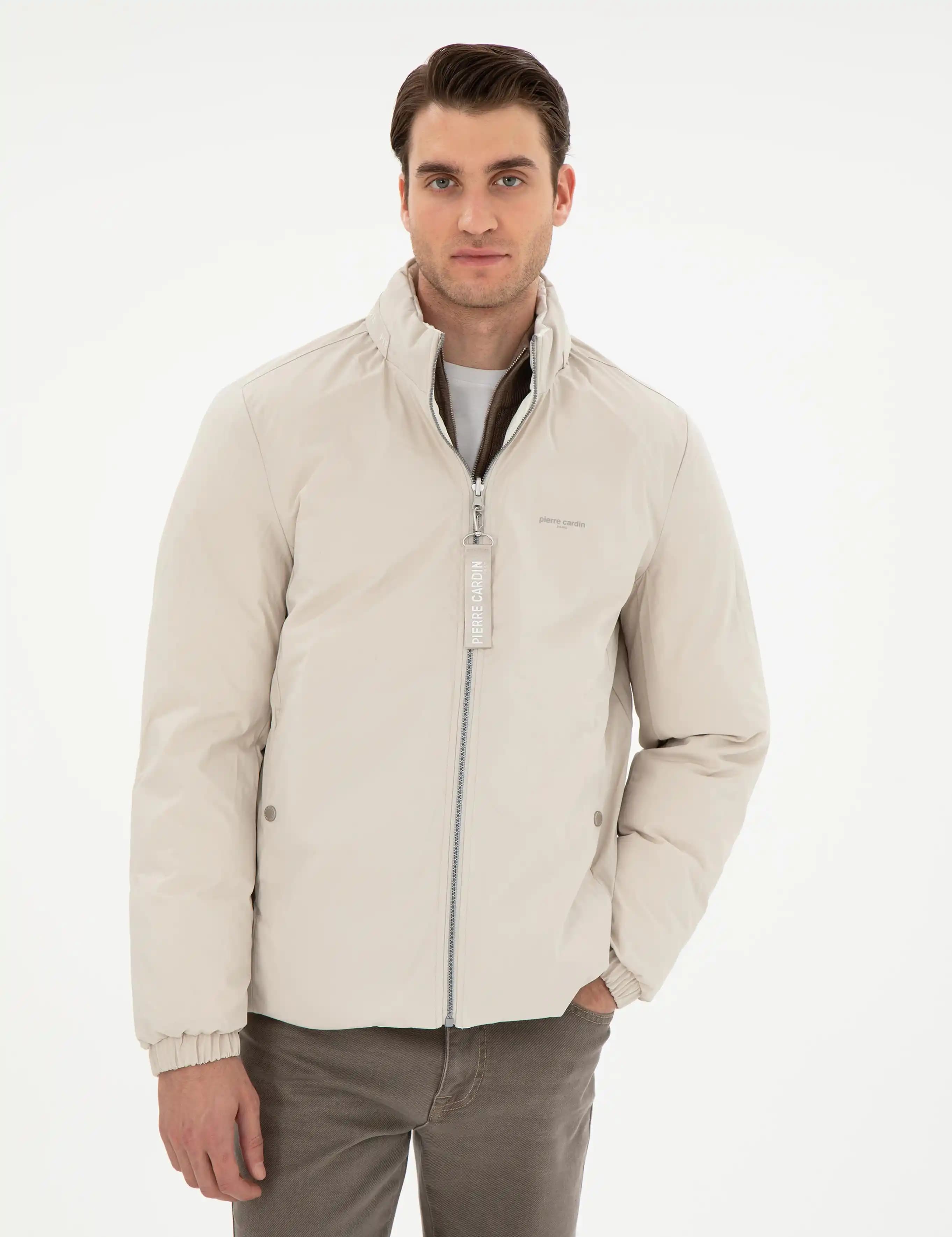 Pierre Cardin ve Kaz Tüyü Mont Modasında Yenilikçi ve Lüks Trendler