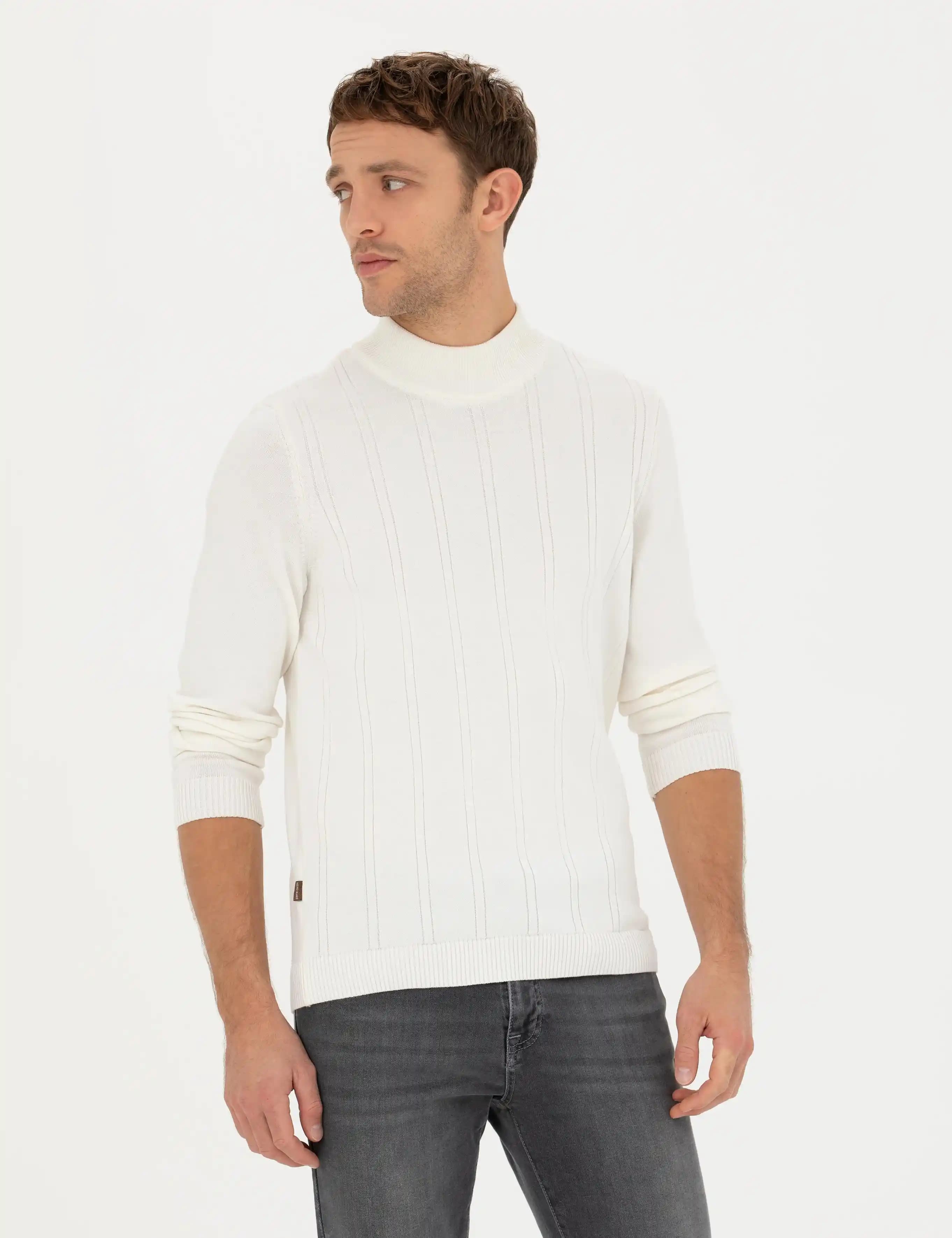 Pierre Cardin’in Boğazlı Kazak Tasarımlarıyla Moda Dünyasında Yenilik ve Şıklık