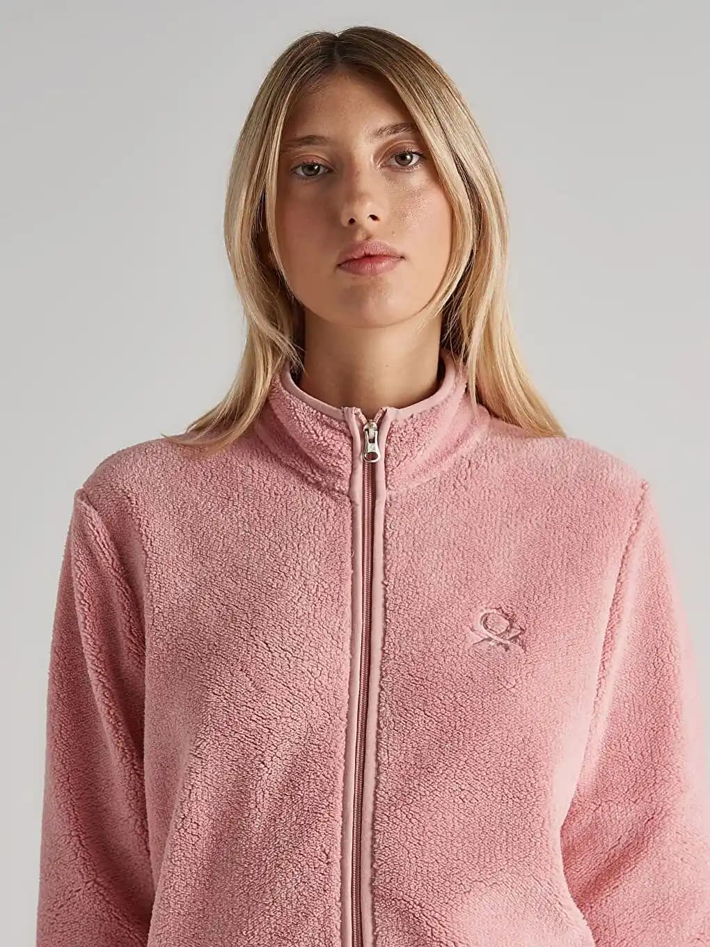 Polar Hırkalar: Moda ve Konforun Buluştuğu Kış Giyim Trendleri