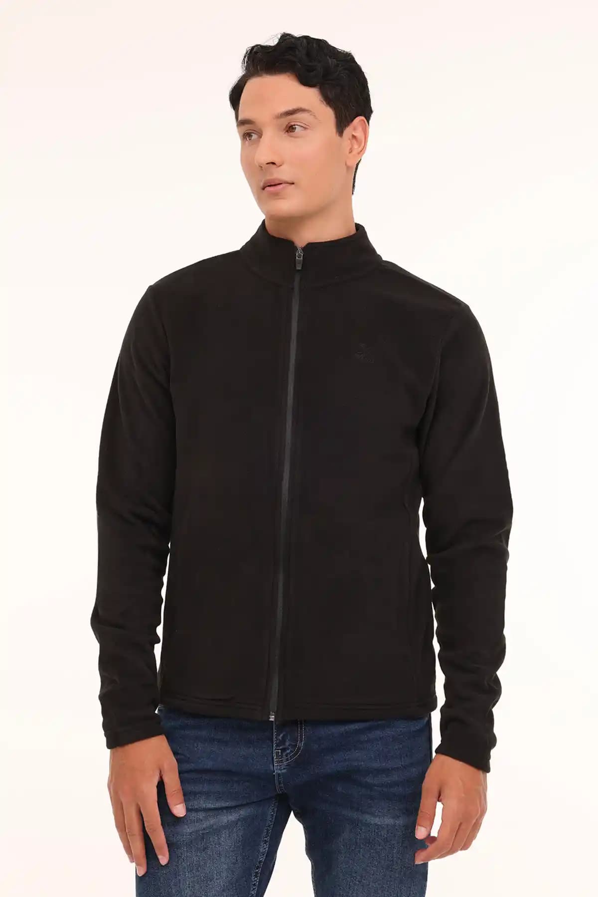 Polar Siyah Erkek Kıyafetleri ile Güncel ve Şık Erkek Giyim Trendleri