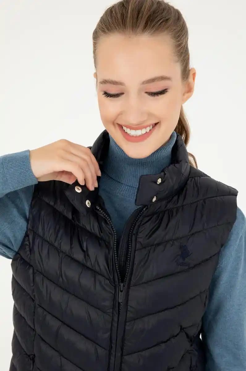 Polo Şişme Yelek Modada Şıklık ve Fonksiyonelliği Bir Arada Sunuyor